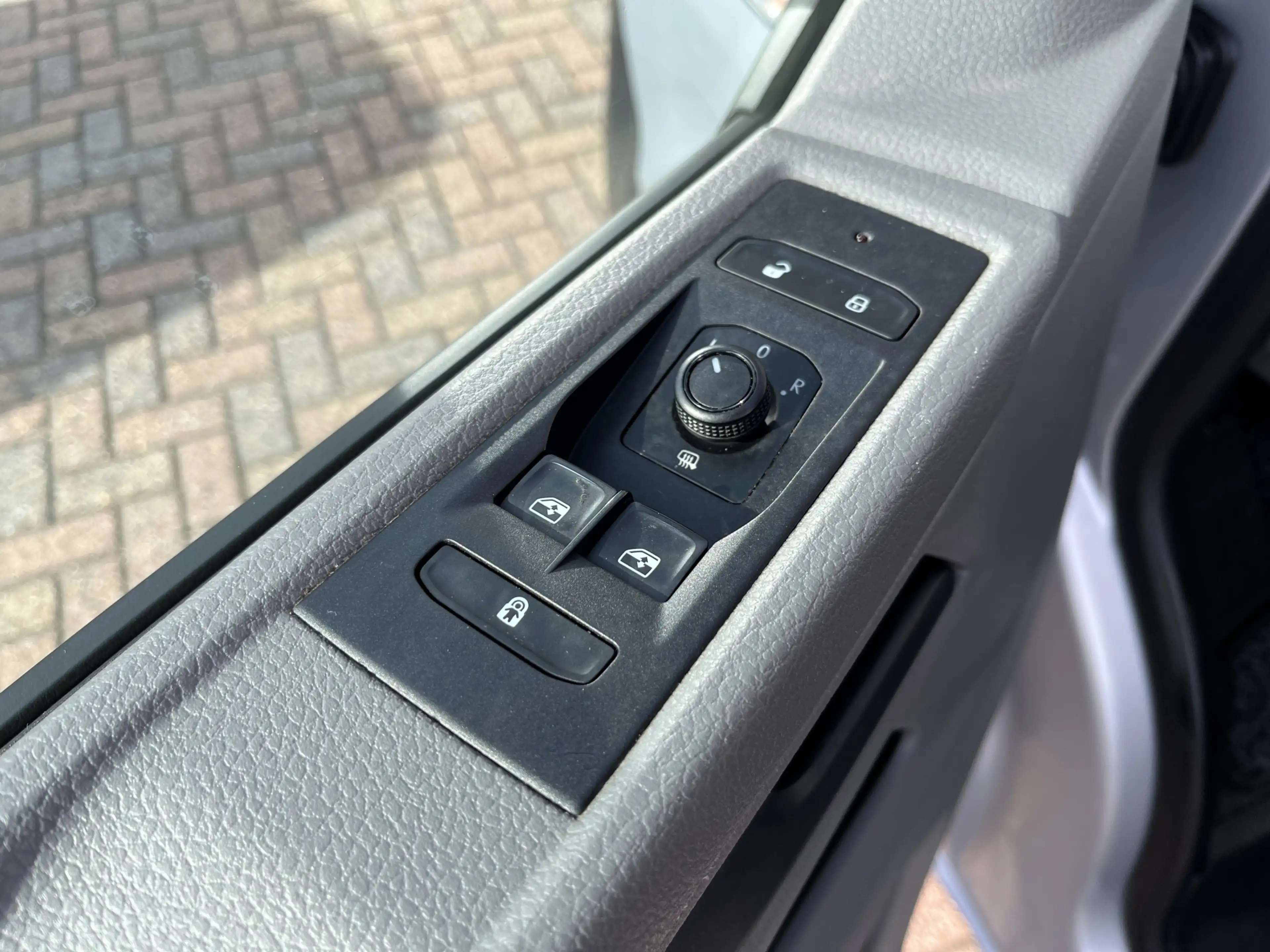Volkswagen T6.1 Transporter 2.0 TDI L1H1 30 Comfortline / CRUISE/ PARKEER SENS — photo 9