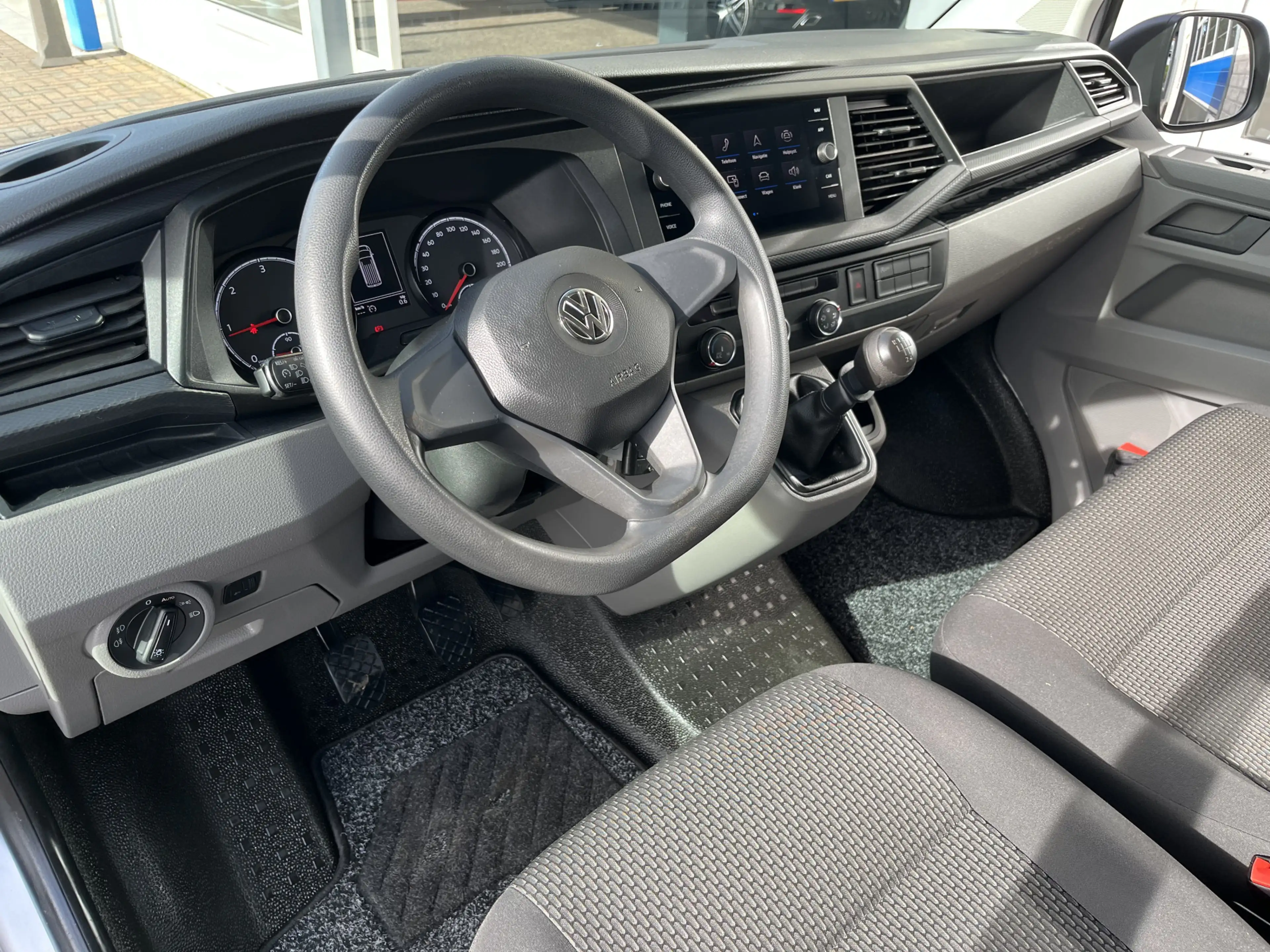 Volkswagen T6.1 Transporter 2.0 TDI L1H1 30 Comfortline / CRUISE/ PARKEER SENS — photo 8