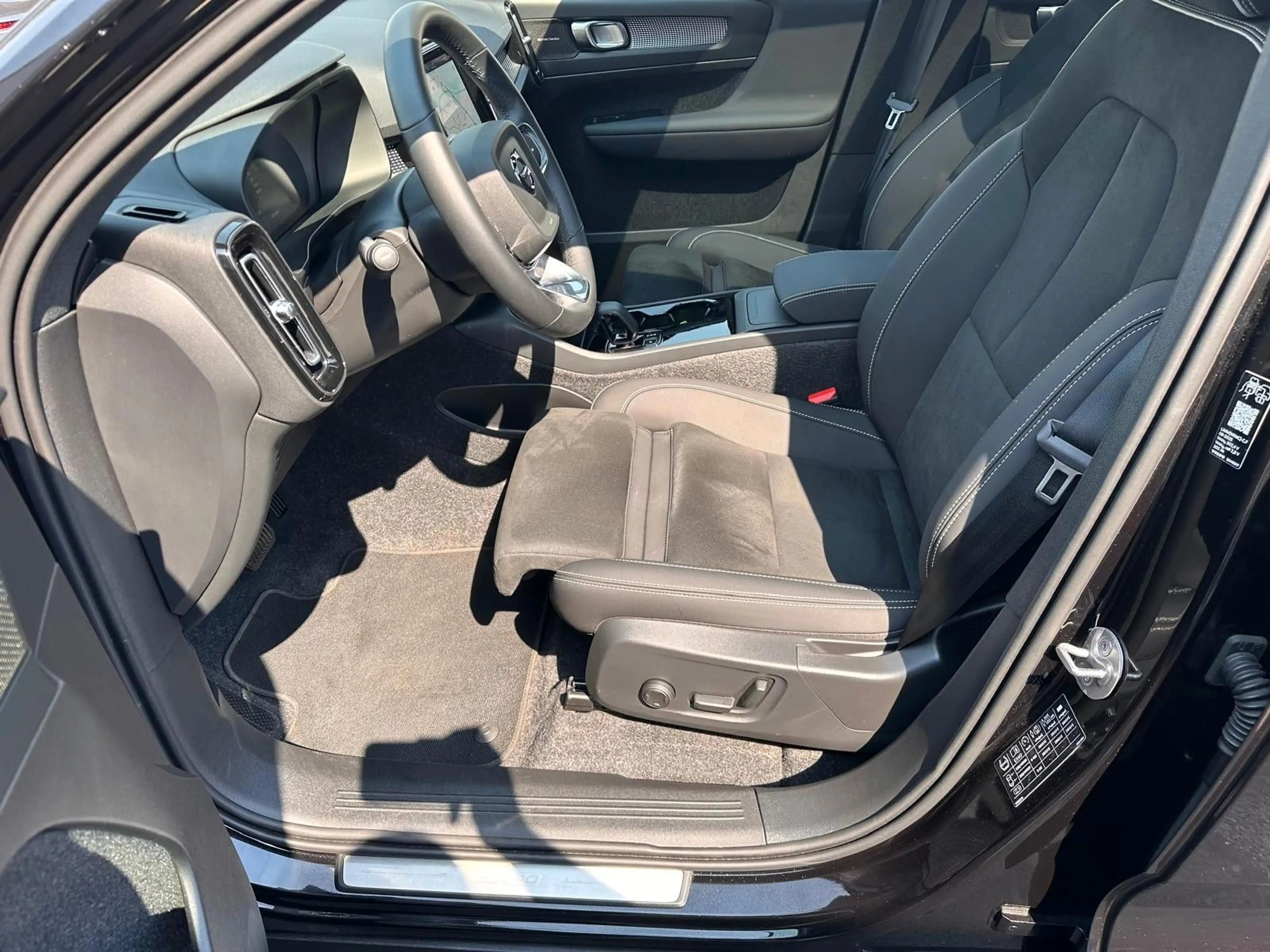 Volvo EX40 RWD LR Ultra Black Ed AHK  Alcant Pano 360° — photo 15