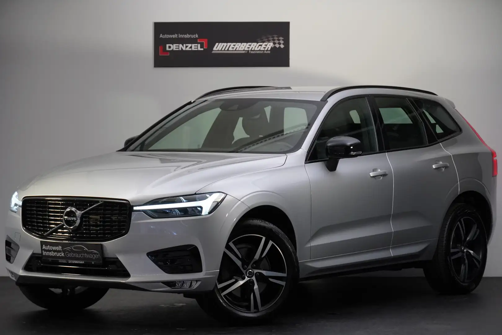 Volvo XC60 R Design AWD Geartronic Silber - 1