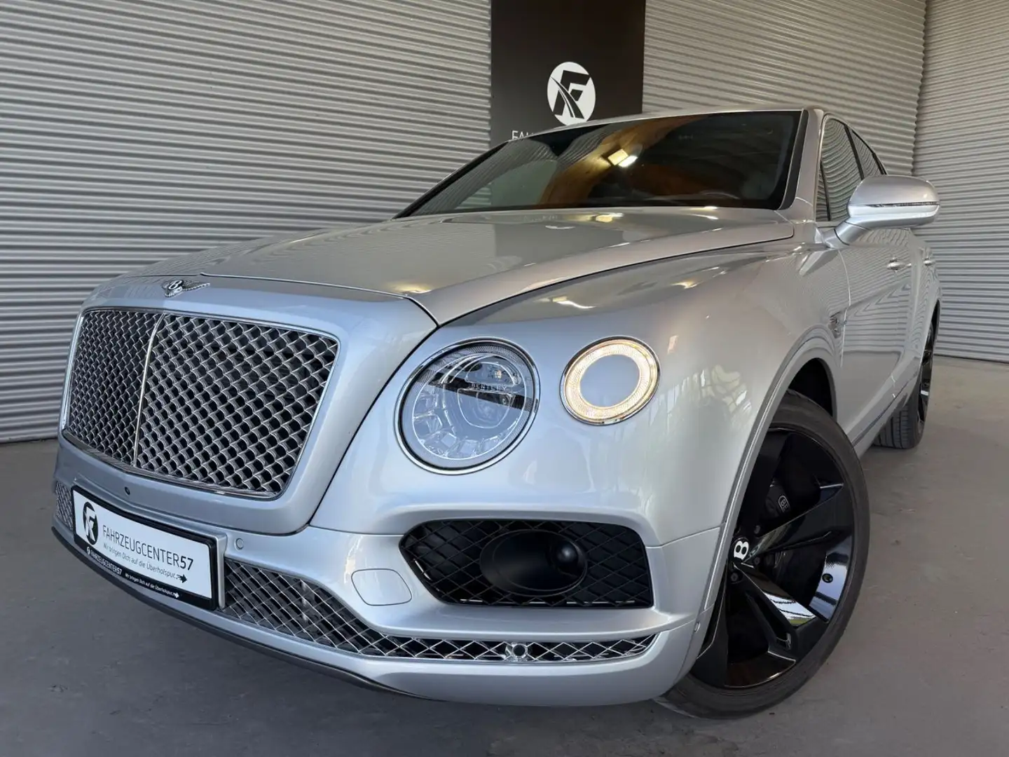 Bentley Bentayga 6.0 W12 4WD/SOFTCLOSE/PANO/LED/MASSAGE Argento - 1