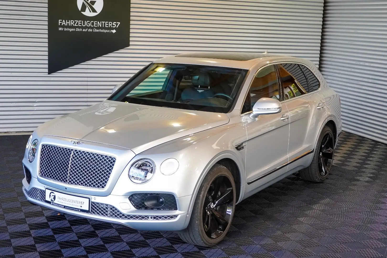 Bentley Bentayga 6.0 W12 4WD/SOFTCLOSE/PANO/LED/MASSAGE Zilver - 2