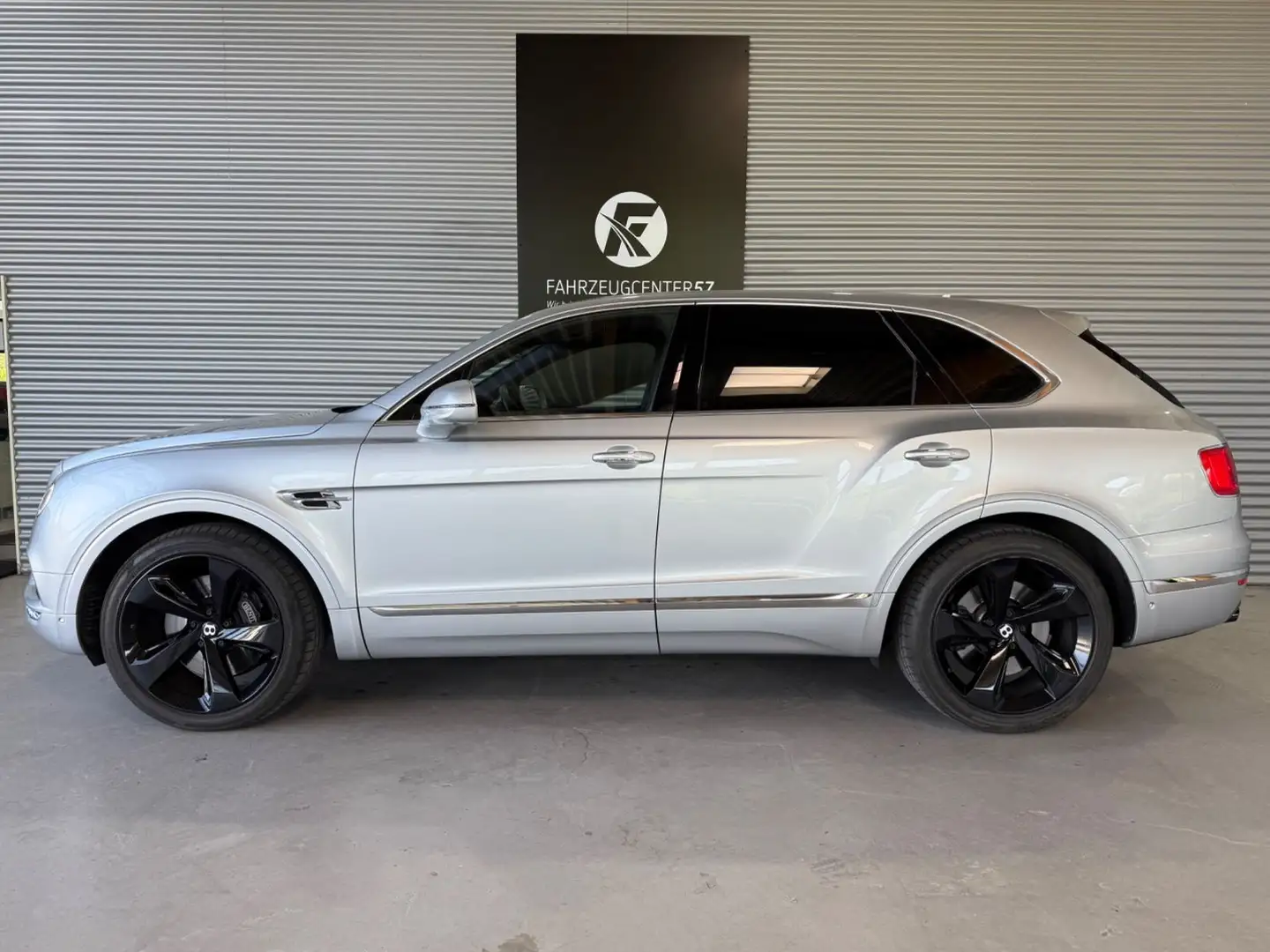 Bentley Bentayga 6.0 W12 4WD/SOFTCLOSE/PANO/LED/MASSAGE Argento - 2