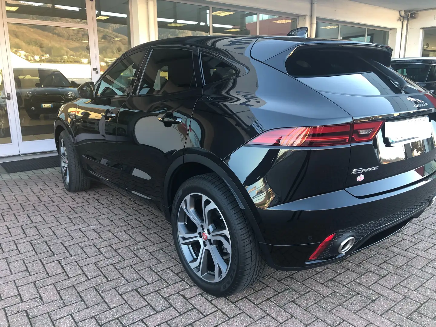 Jaguar E-Pace 2.0d i4 R-Dynamic S awd 180cv auto my19 Nero - 2