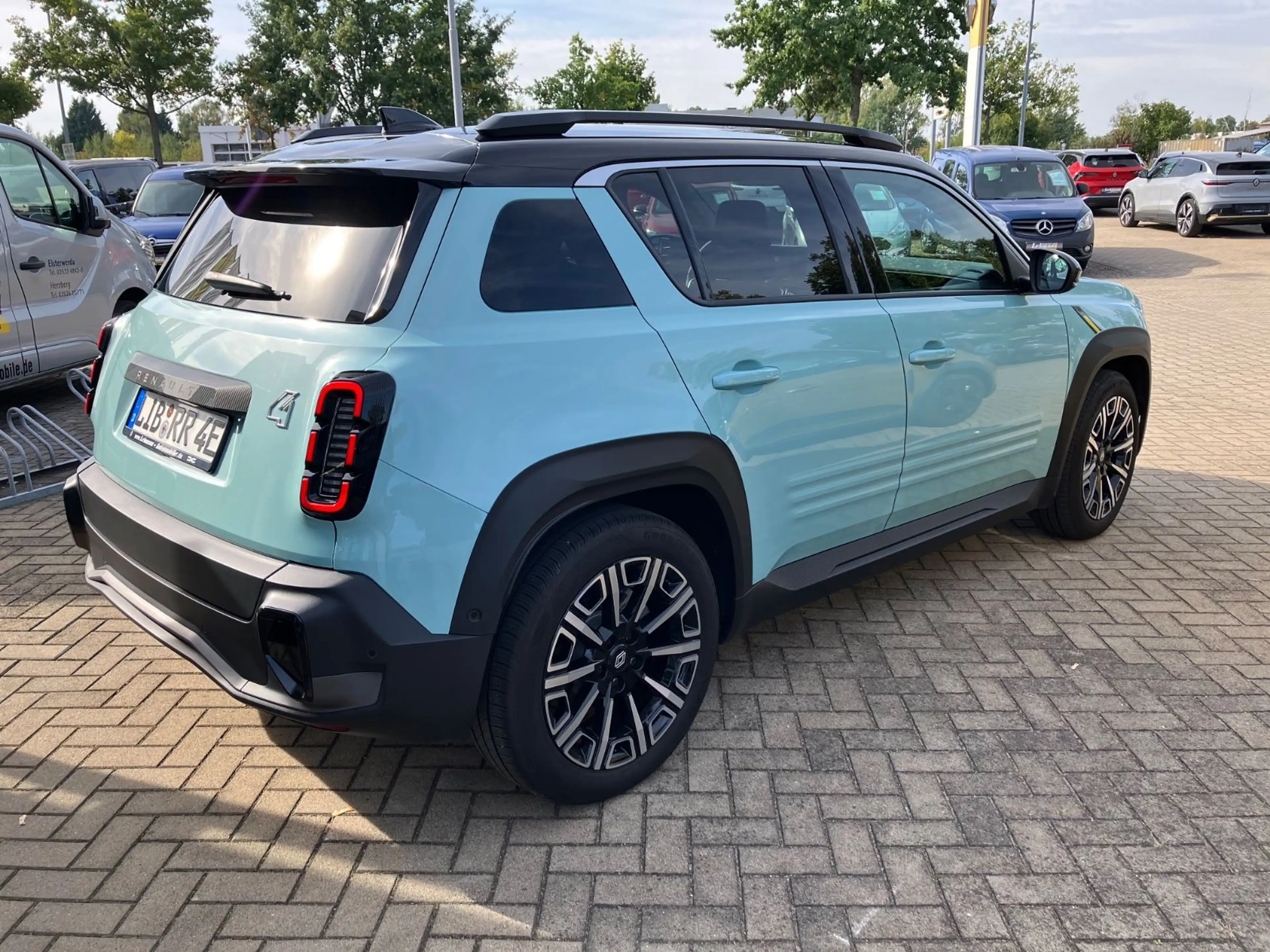 Renault R 4 E-Tech Iconic Harman Kardon — photo 3