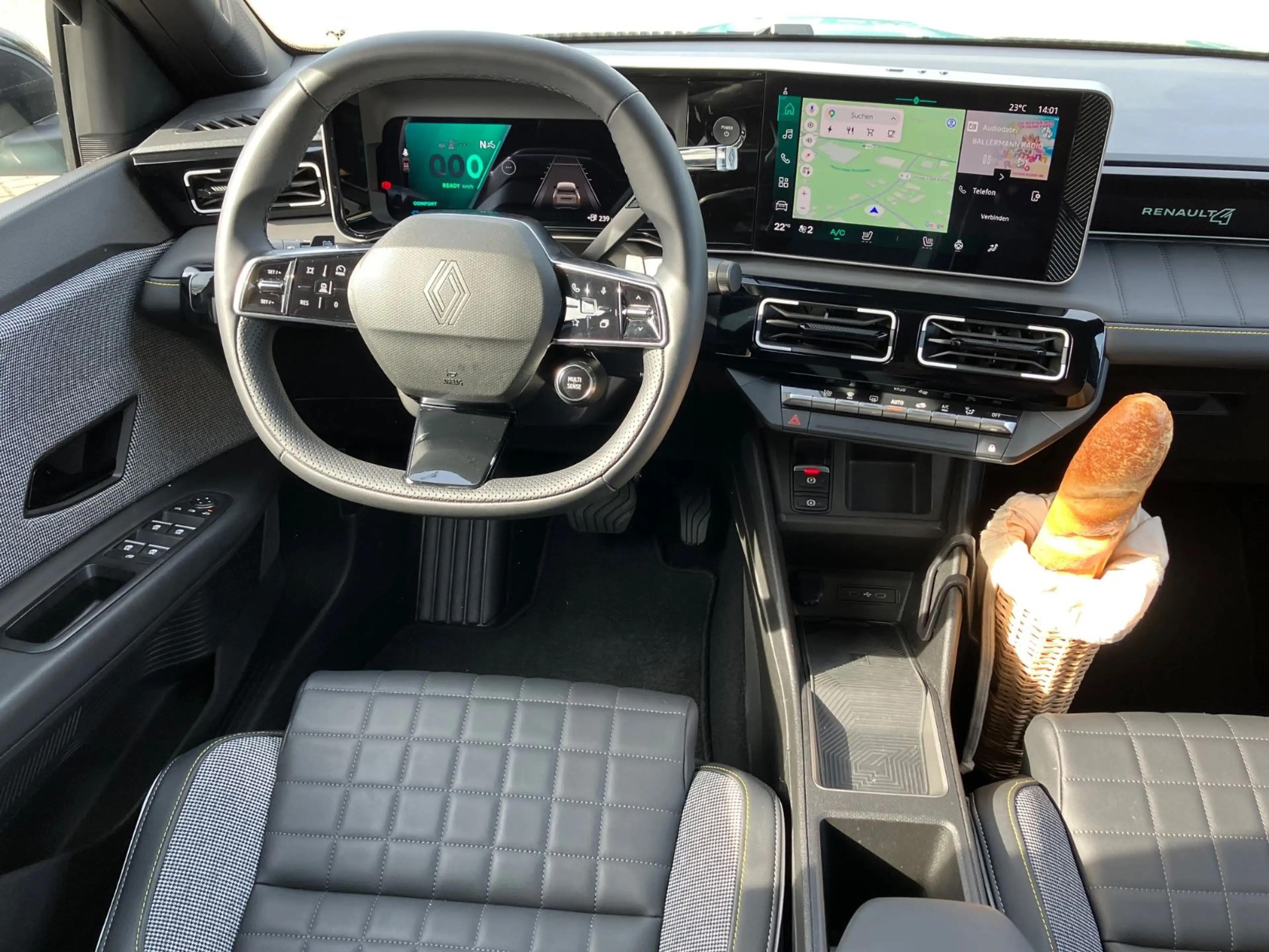 Renault R 4 E-Tech Iconic Harman Kardon — photo 6