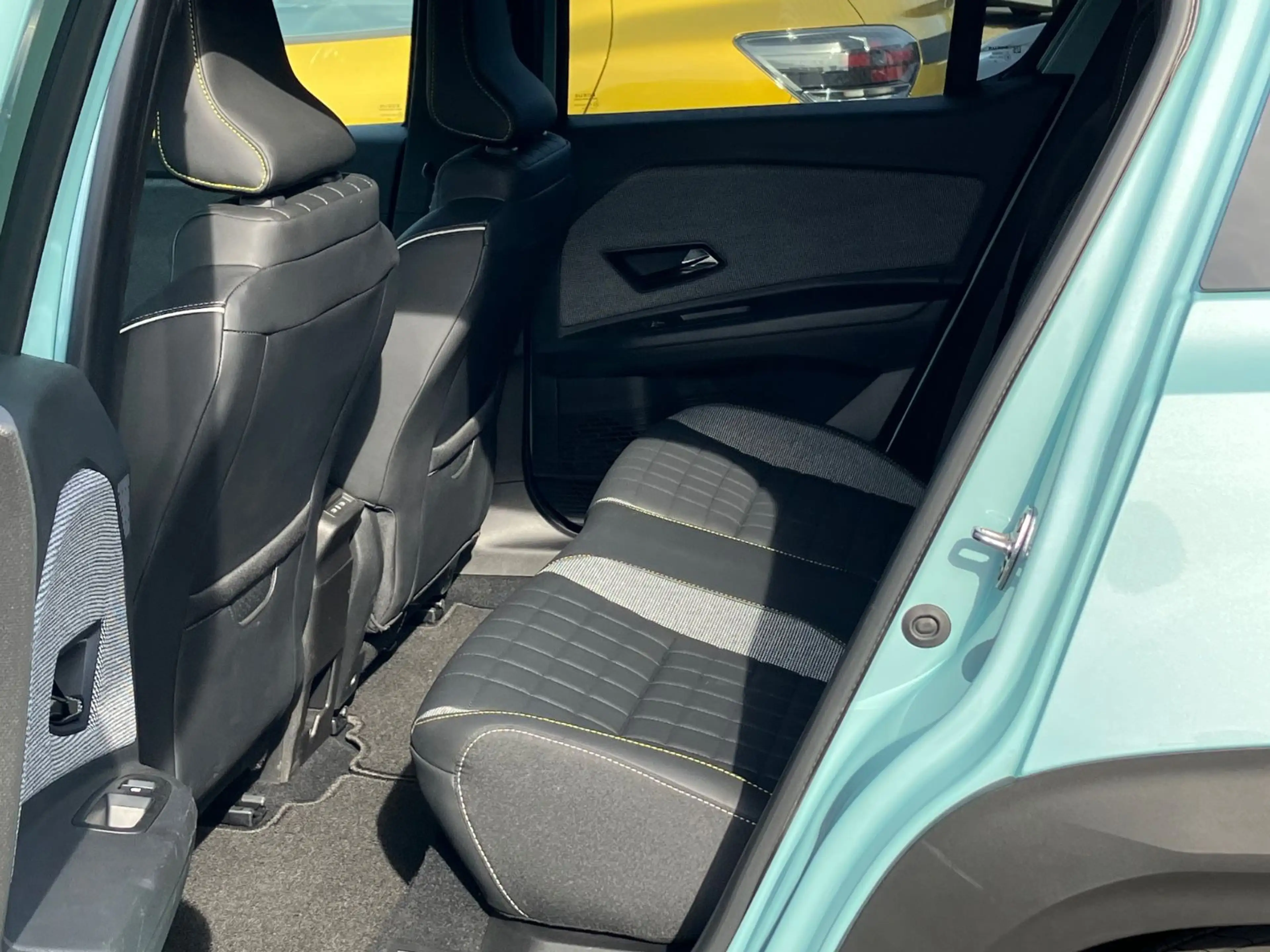 Renault R 4 E-Tech Iconic Harman Kardon — photo 8