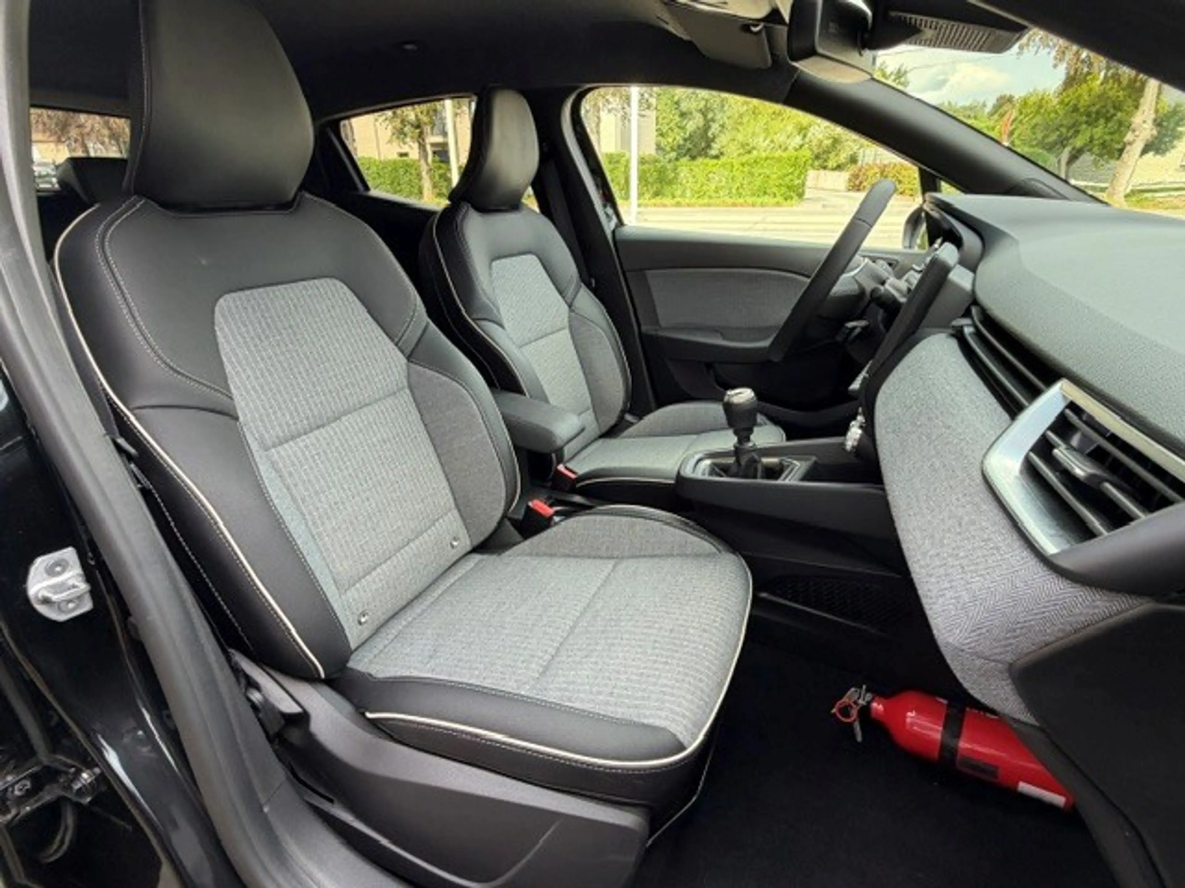 Renault Clio Clio 1.0 TCe Techno 360° Camera + Sensoren V&A/Wireless App/Full Keyless/Alu velgen — photo 15
