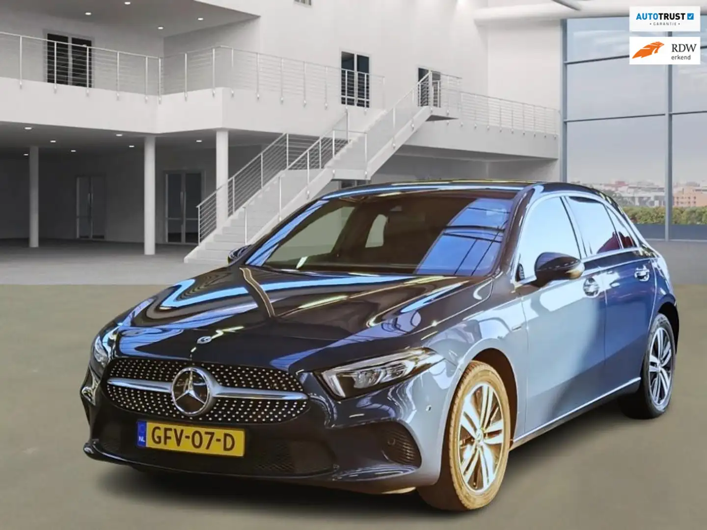 Mercedes-Benz A 250 e Business Solution AMG Limited Albastru - 1