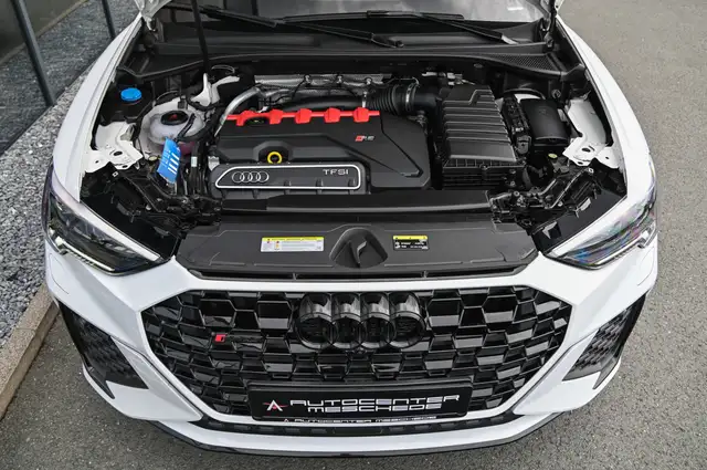 Audi RS Q3 view 8