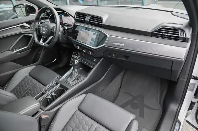 Audi RS Q3 view 12