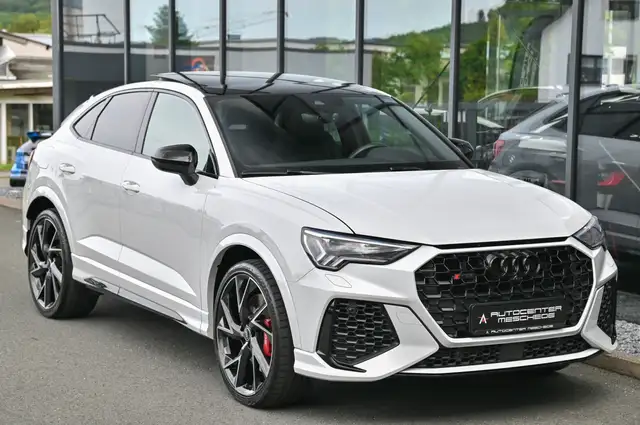 Audi RS Q3 view 3
