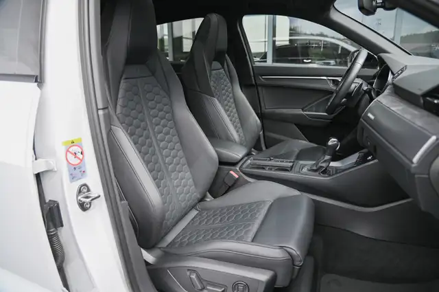 Audi RS Q3 view 14