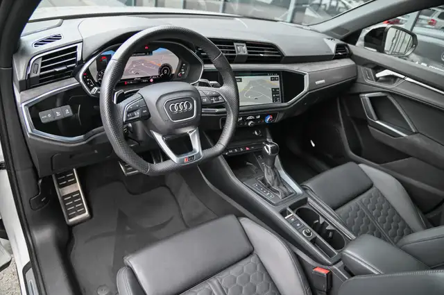 Audi RS Q3 view 10