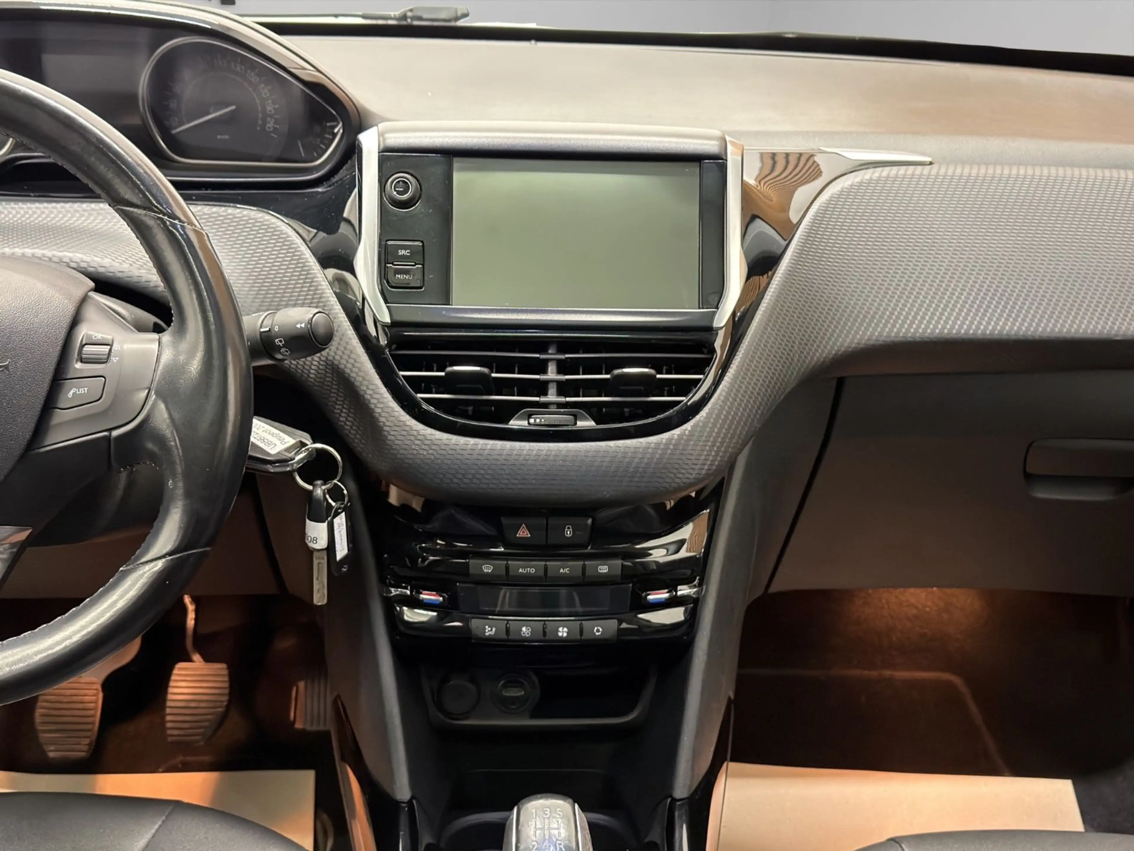 Peugeot 2008 1.2 PureTech Allure PDC/TEM/LED+TÜV 09.27 — photo 14
