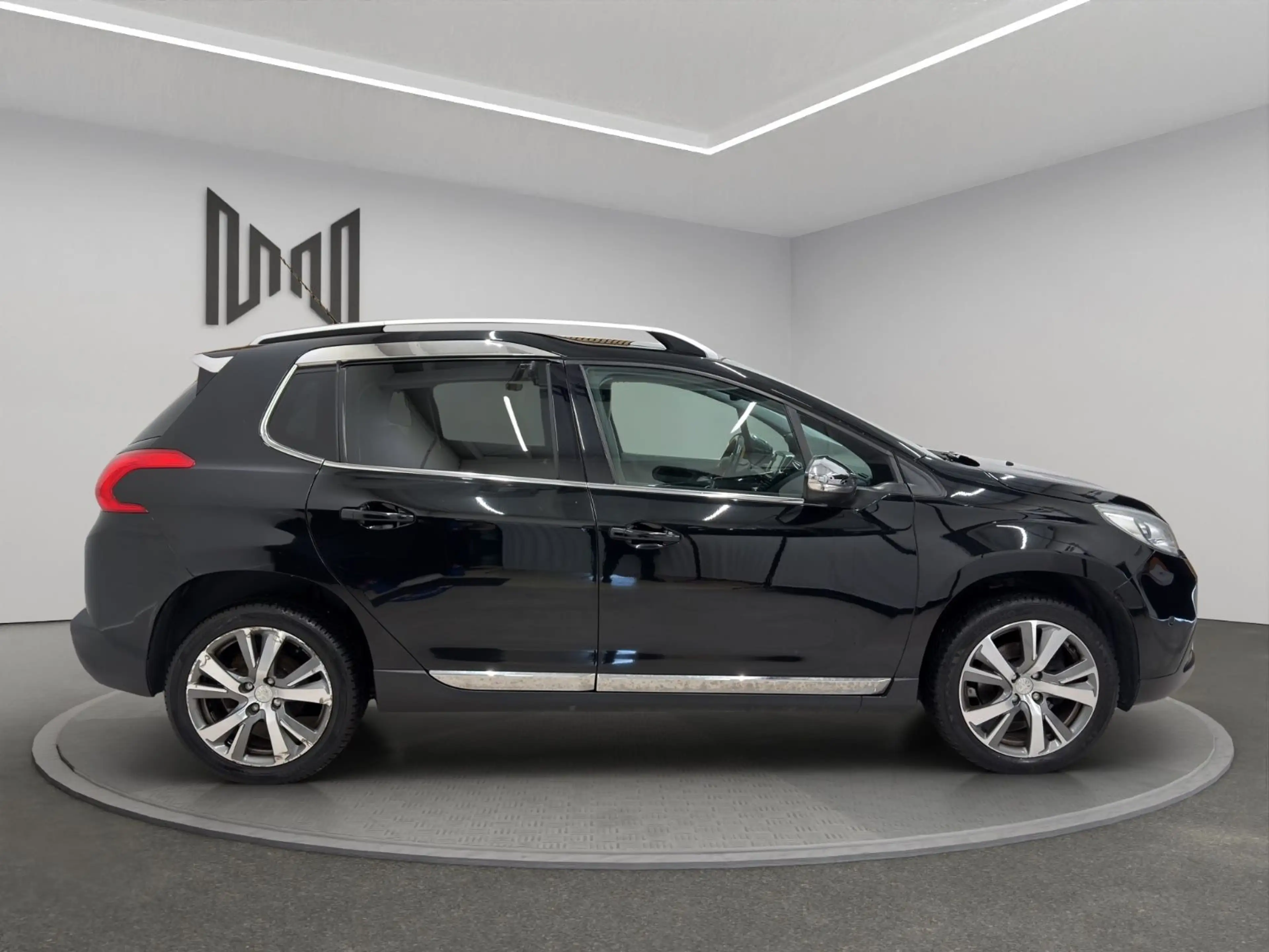 Peugeot 2008 1.2 PureTech Allure PDC/TEM/LED+TÜV 09.27 — photo 6