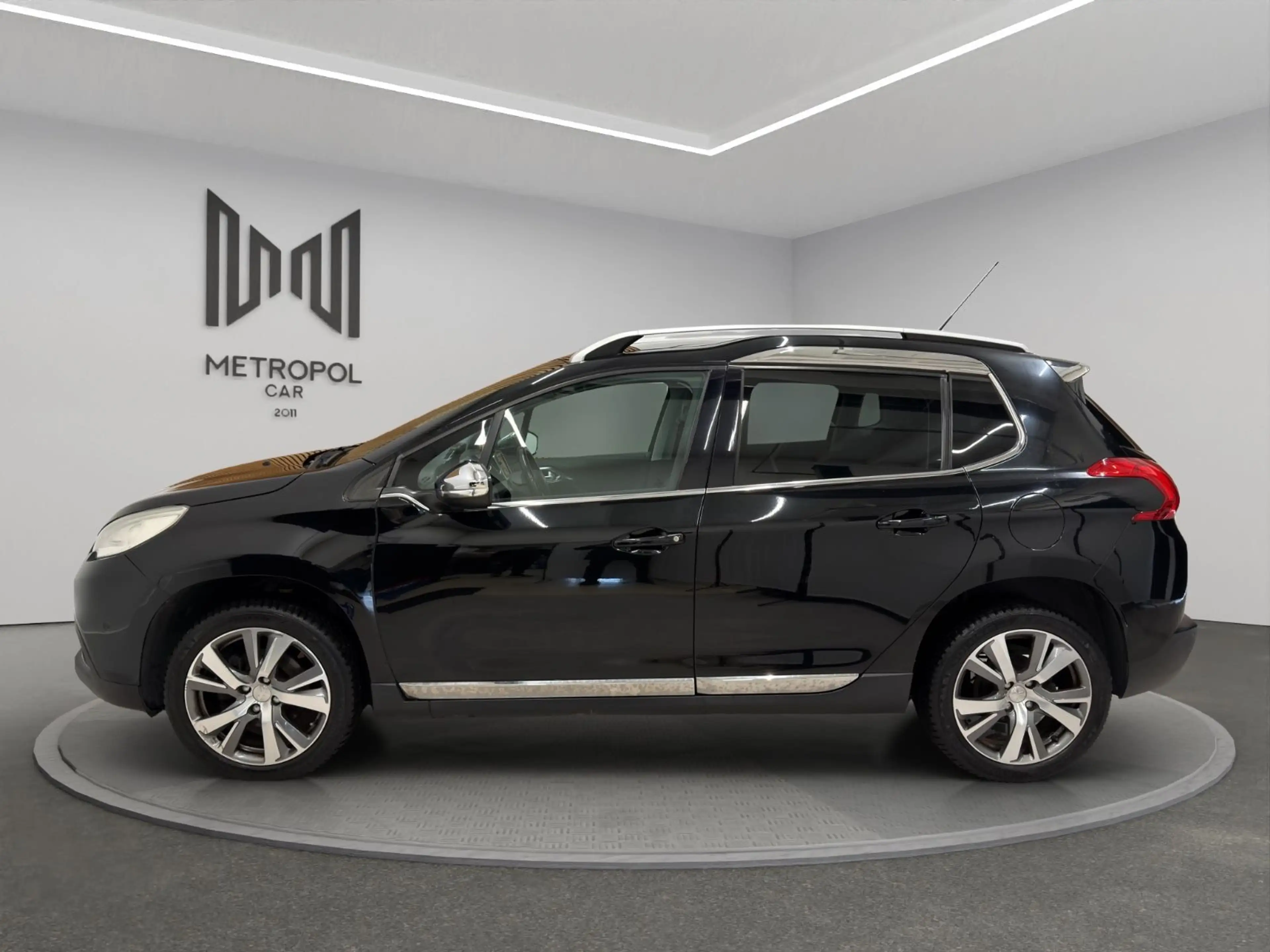 Peugeot 2008 1.2 PureTech Allure PDC/TEM/LED+TÜV 09.27 — photo 2