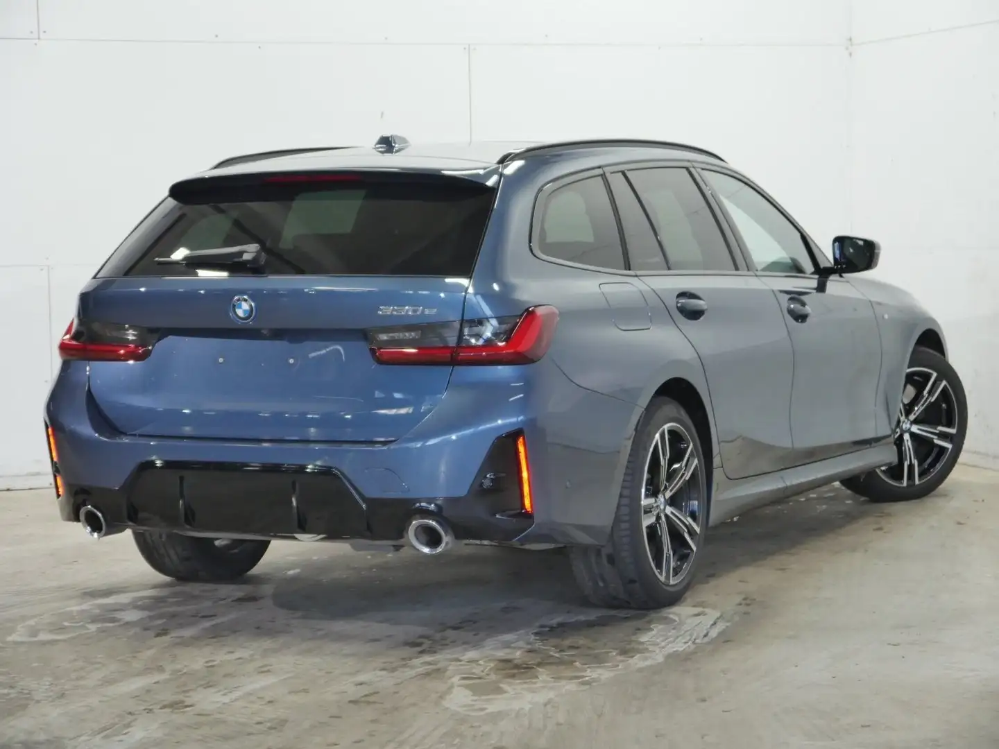 BMW 330 e Touring M Sport //AHK Pano Stop&Go Blau - 2