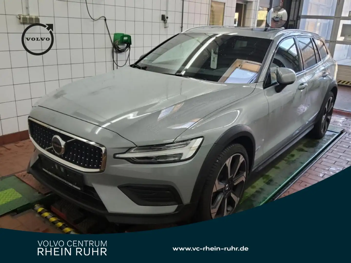 Volvo V60 Cross Country B4 (D) AWD  PLUS FAP+HKSOUND+ Grau - 1