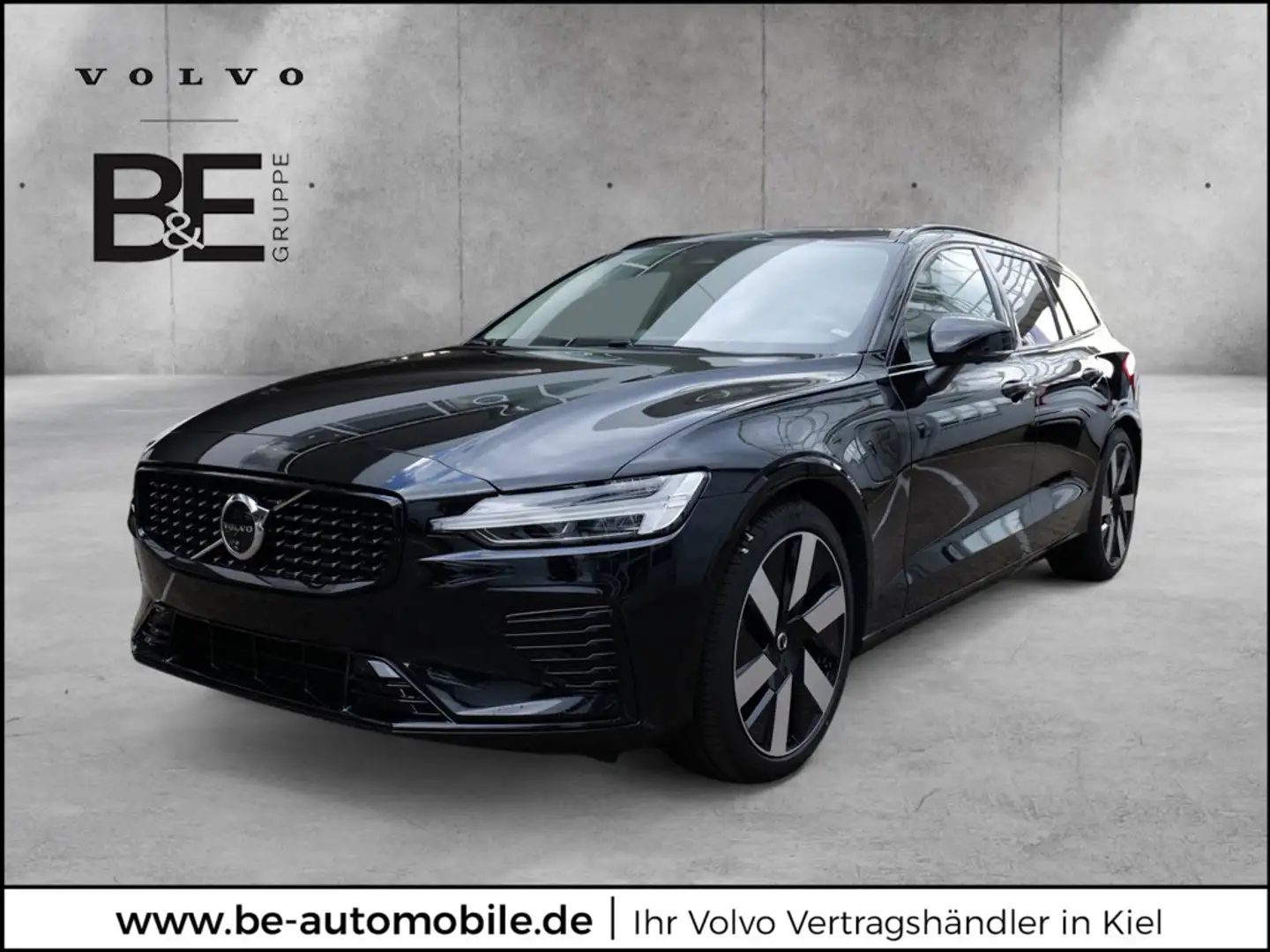 Volvo V60 Kombi T6 Ultra Dark Recharge Plug-In Hybrid AWD Schwarz - 1