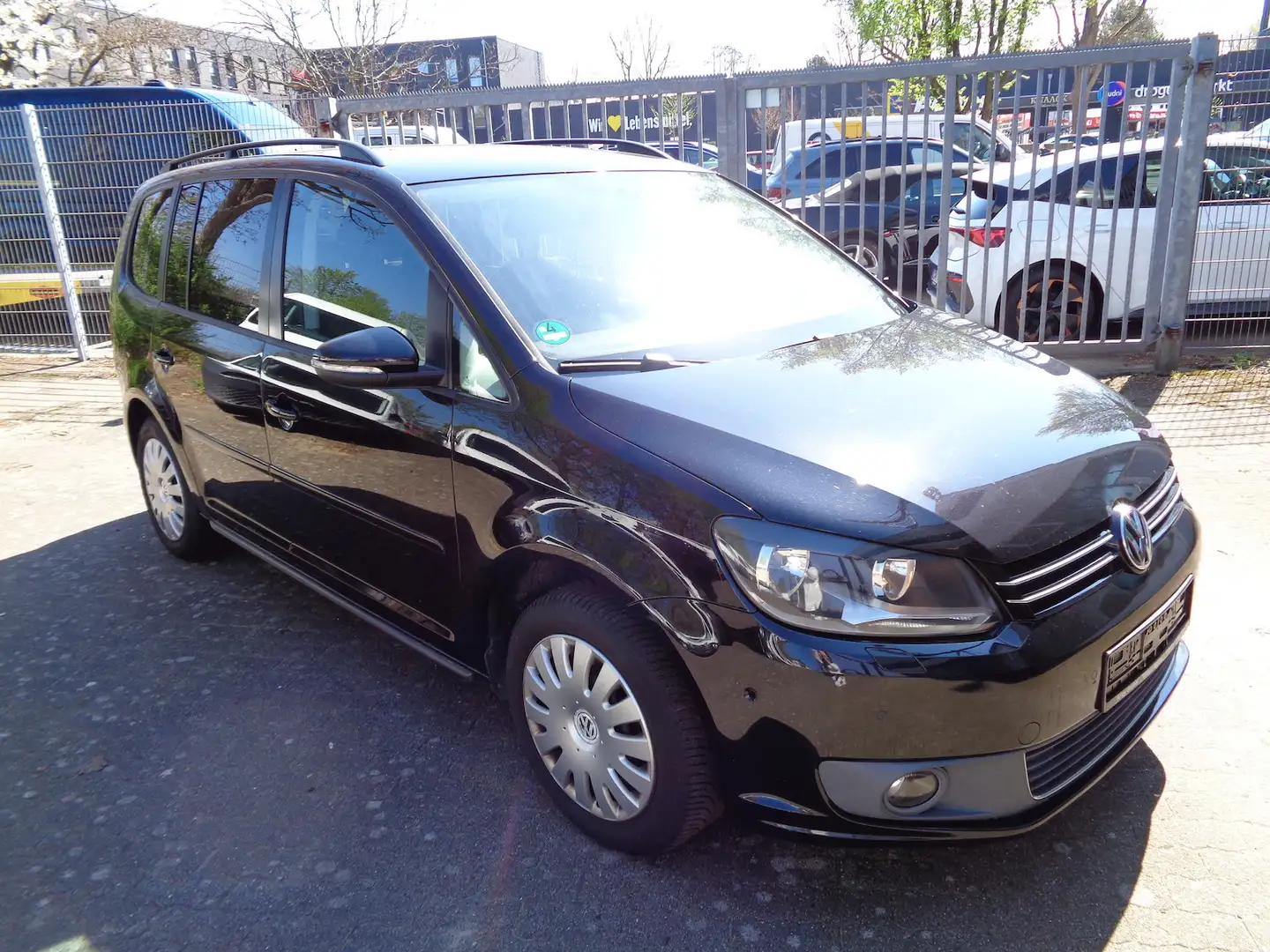 Volkswagen Touran 1.6 TDI Comfortline, 7 Sitze, Klima, PDC Schwarz - 2