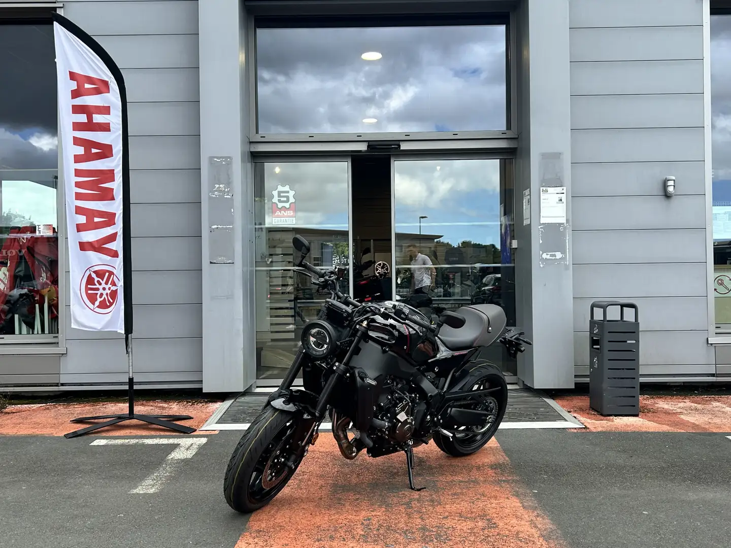 Yamaha XSR 900 Noir - 2