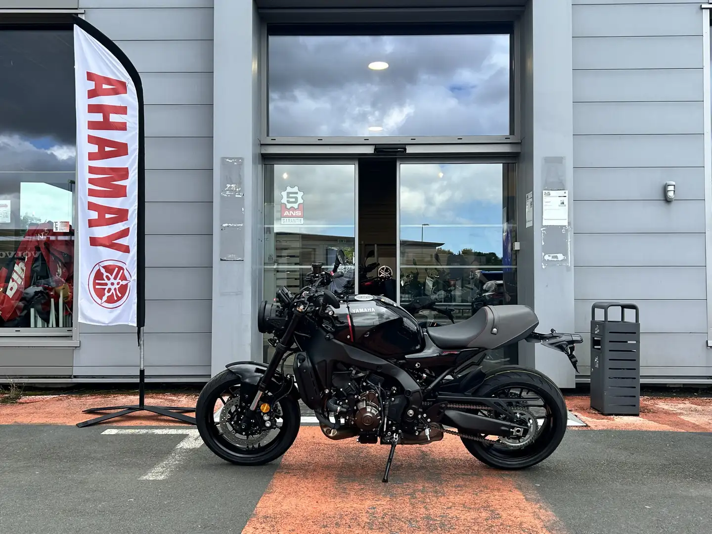Yamaha XSR 900 Noir - 1