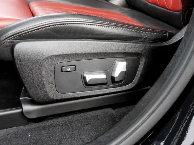 BMW X4 view 12