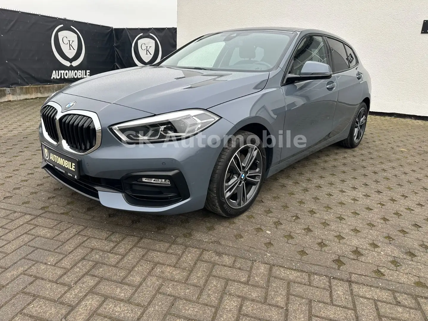 BMW 118 d Sport-Line/Shadow-Line/Navi/Pano/LED/PDC Gris - 1