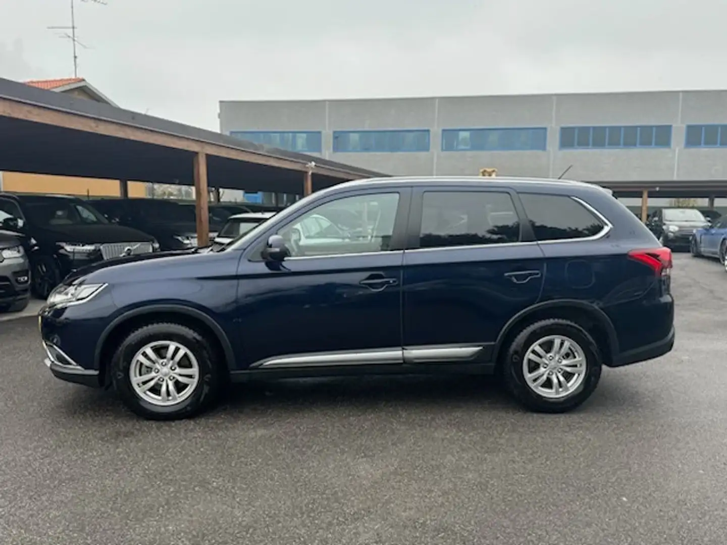 Mitsubishi Outlander 2.2 DI-D 4WD Intense Kék - 2