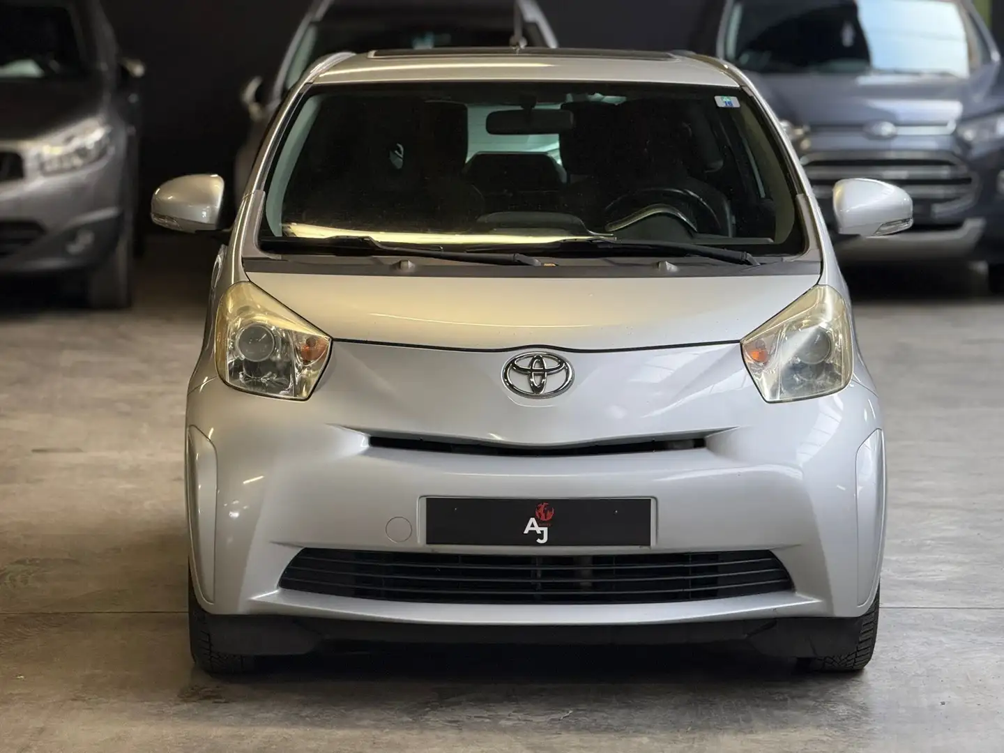 Toyota iQ 1.4 D-4D // Full Service Toyota Ezüst - 2