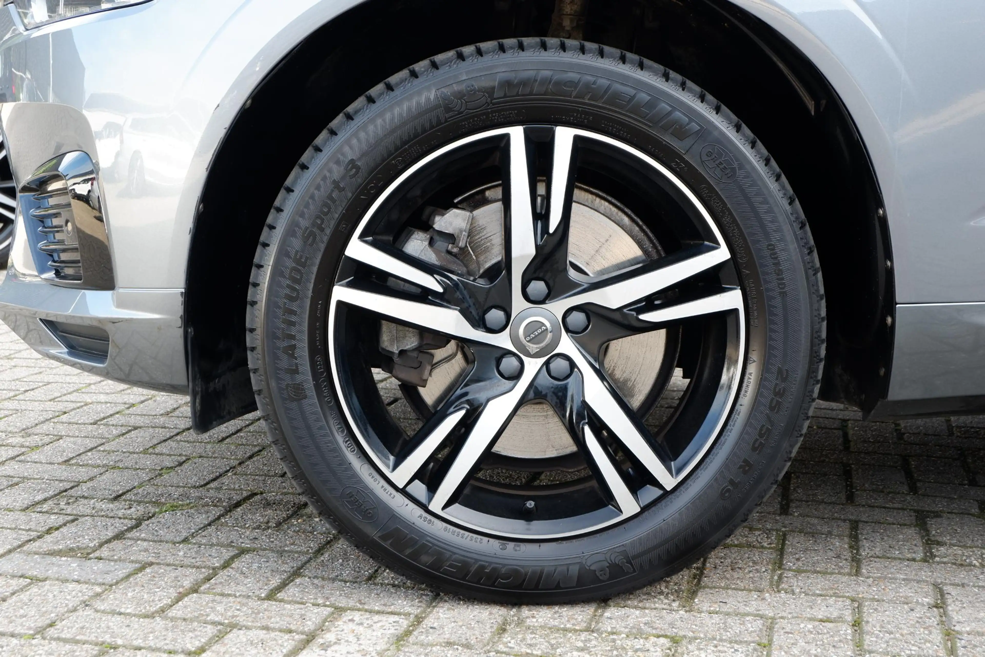 Volvo XC60 2.0 T8 Twin Engine AWD R-Design — photo 8