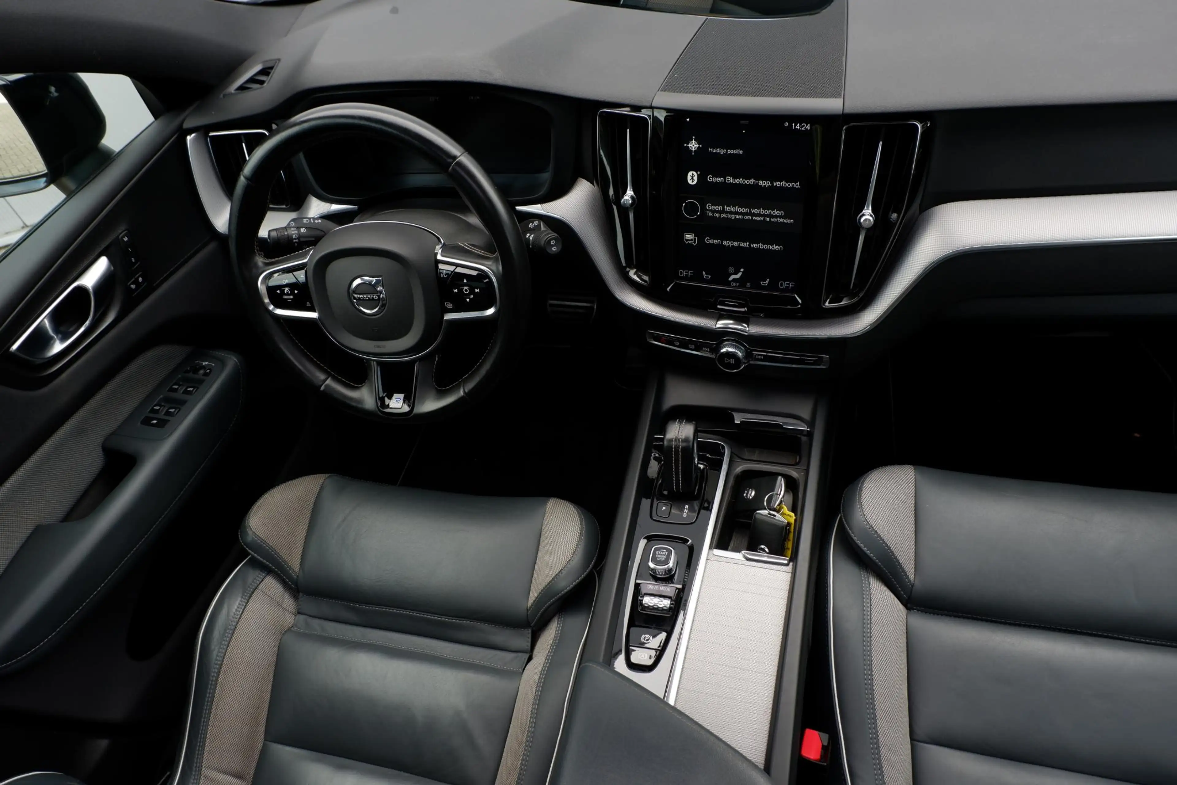 Volvo XC60 2.0 T8 Twin Engine AWD R-Design — photo 10
