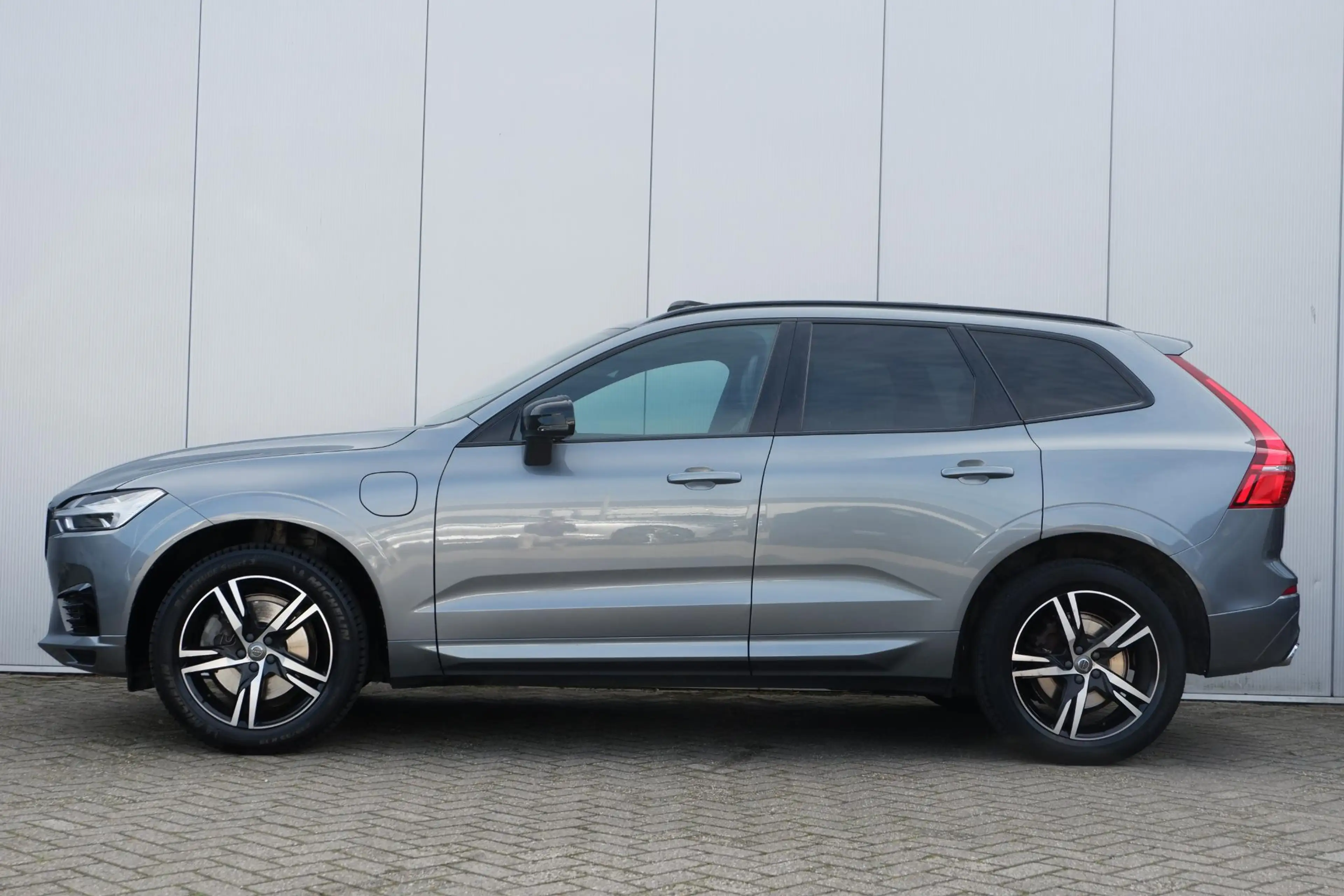 Volvo XC60 2.0 T8 Twin Engine AWD R-Design — photo 9