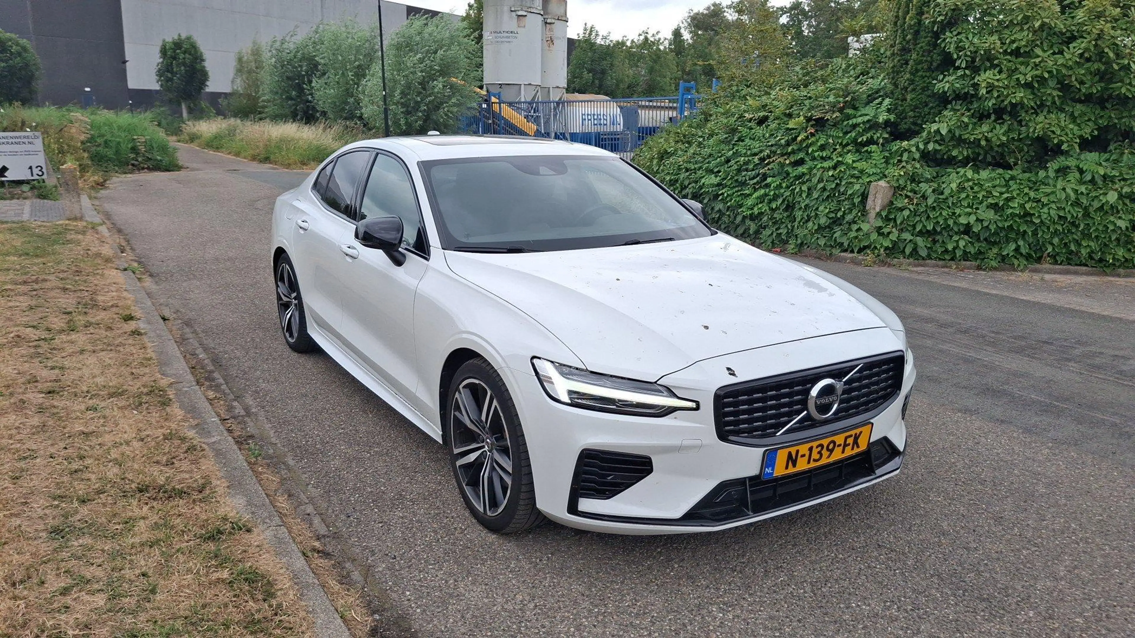 Volvo S60 Recharge T6 AWD R-Design | Trekhaak | 19 Inch Velg — photo 5