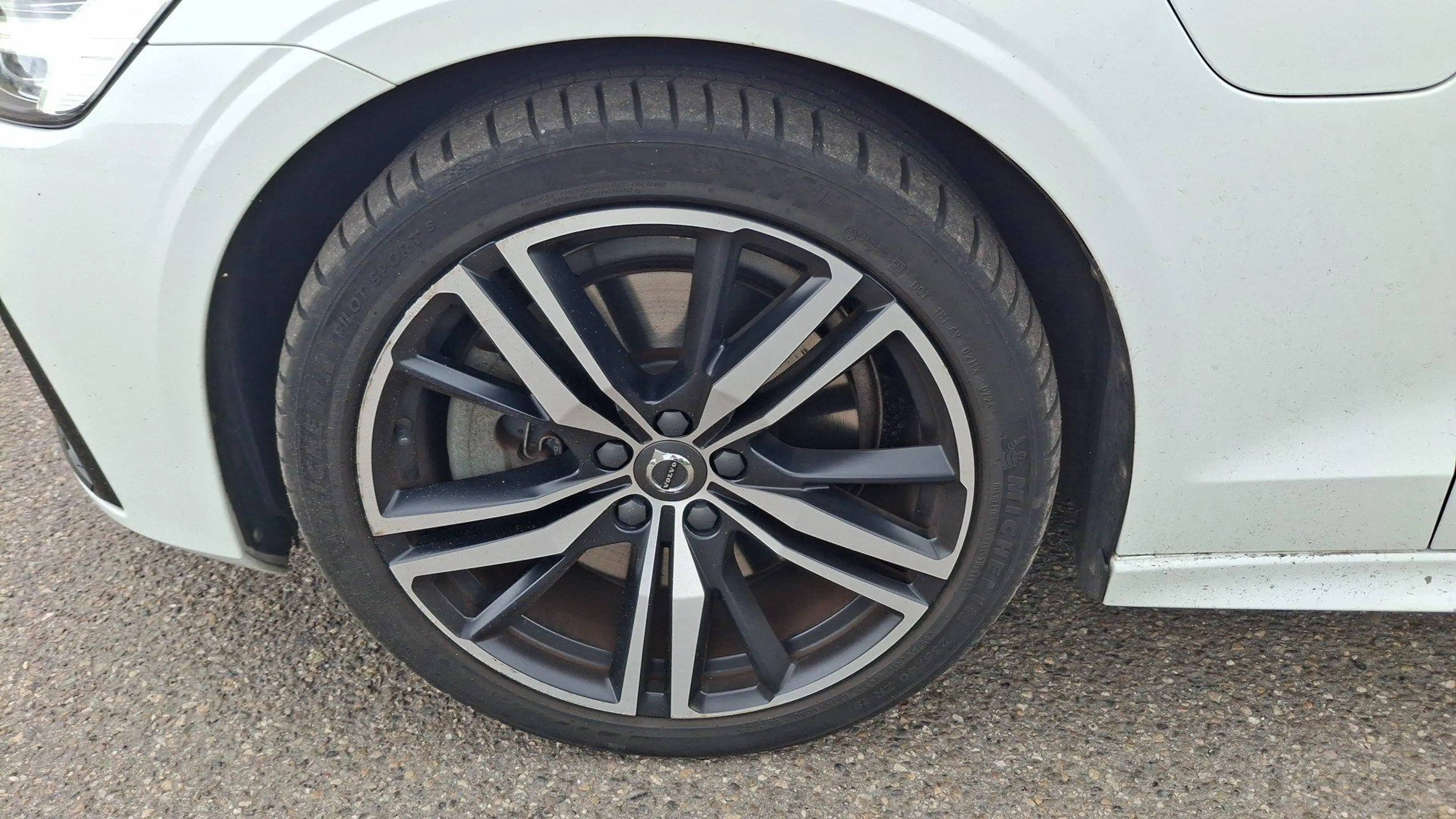 Volvo S60 Recharge T6 AWD R-Design | Trekhaak | 19 Inch Velg — photo 11