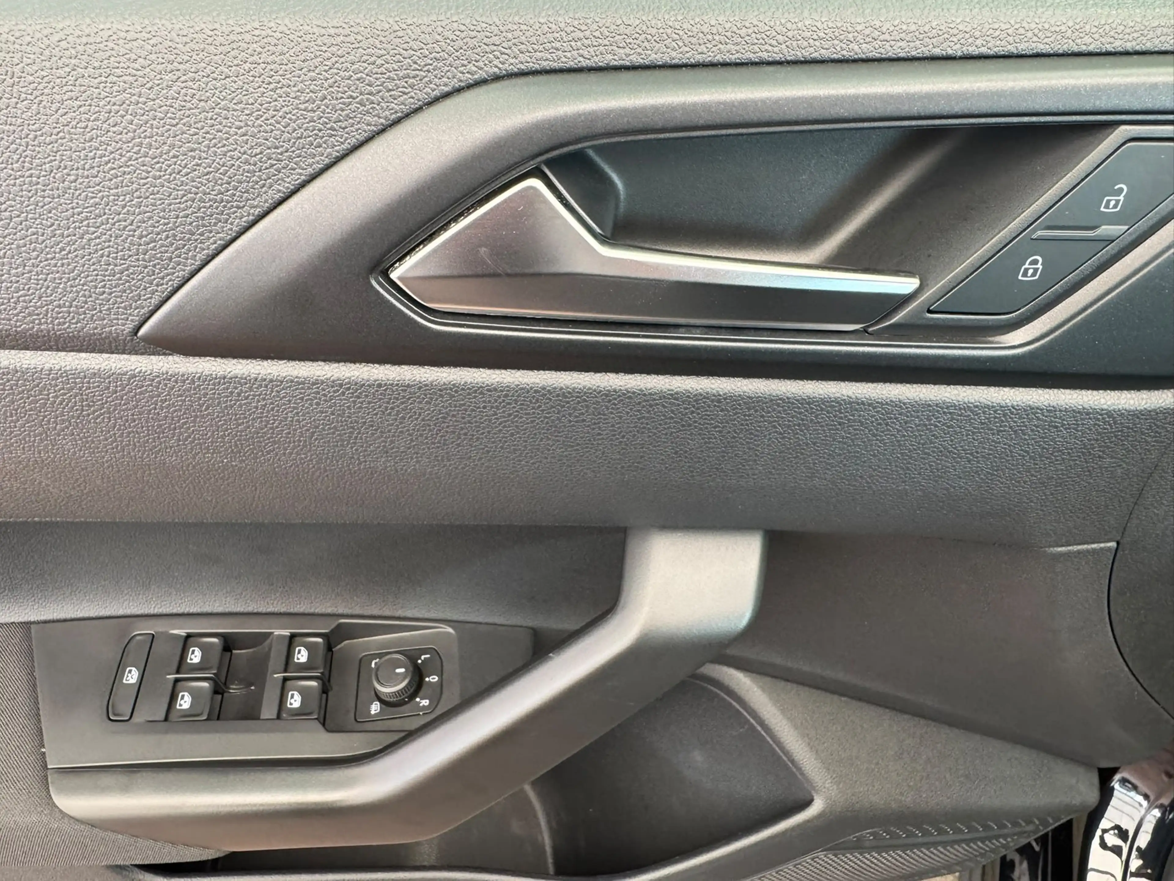 Volkswagen Taigo 1.0TSI Virt.Cockpit+App+GJR+SHZ+MFL — photo 10