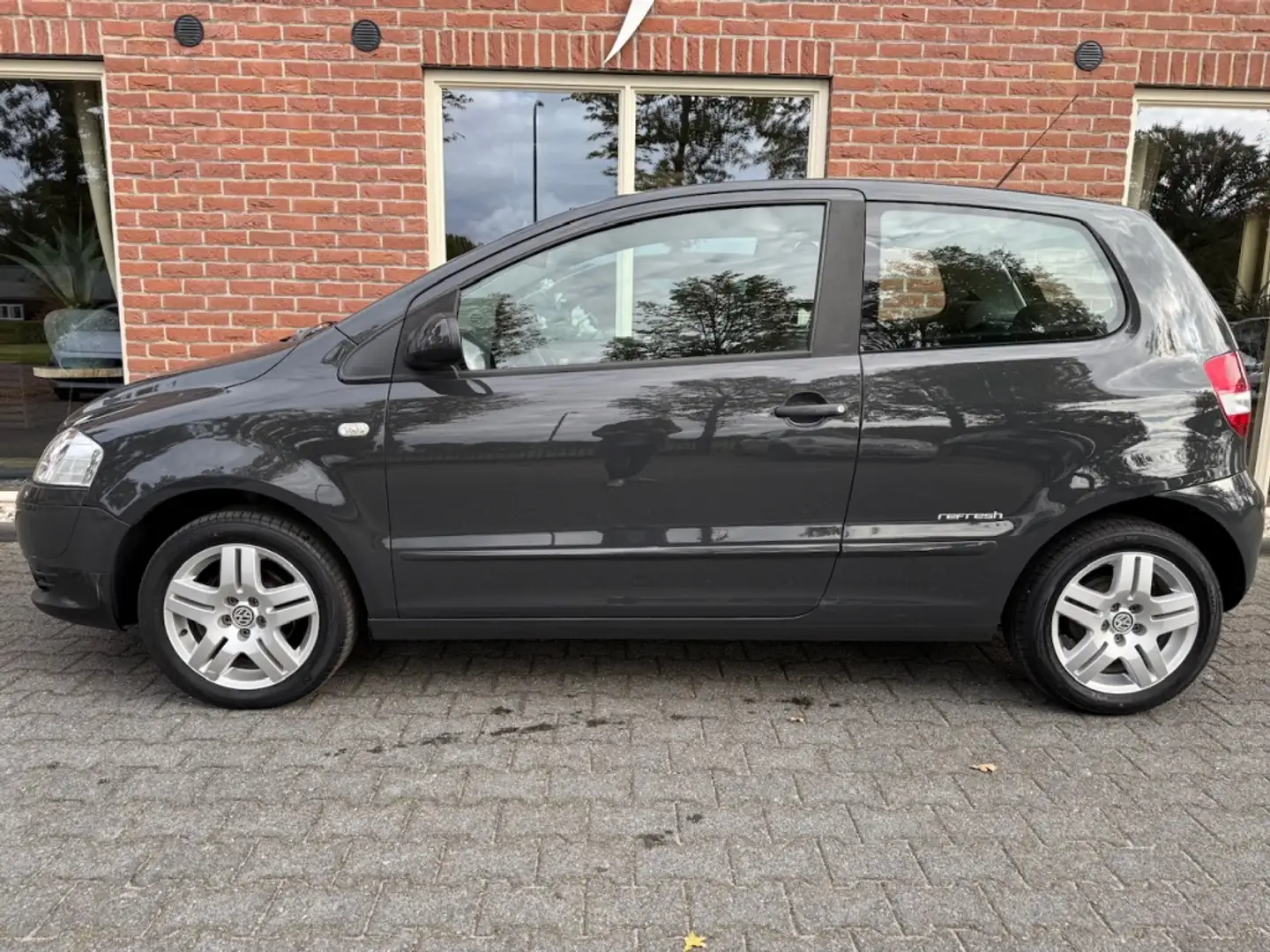 Volkswagen Fox 1.2 Trendline NIEUWE APK / RIJKLAAR / GARANTIE Gris - 2