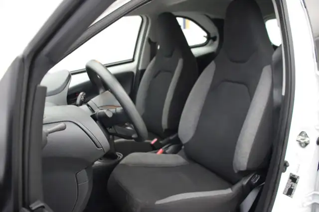 Toyota Aygo X view 11