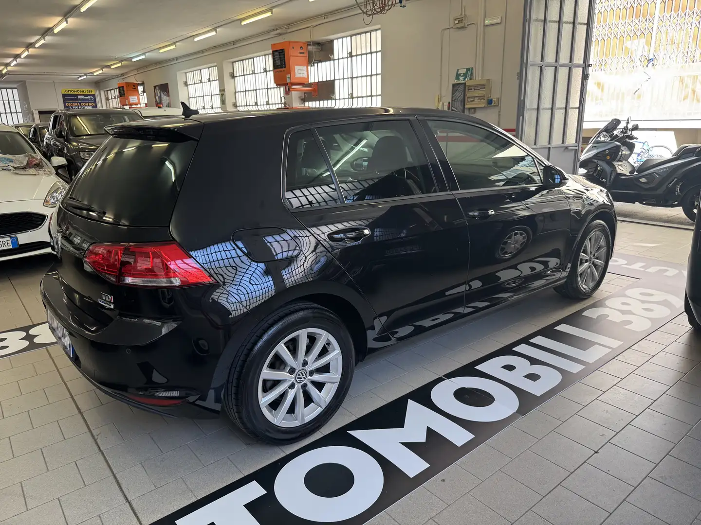 Volkswagen Golf 5p 1.6 tdi Highline 110cv - 1