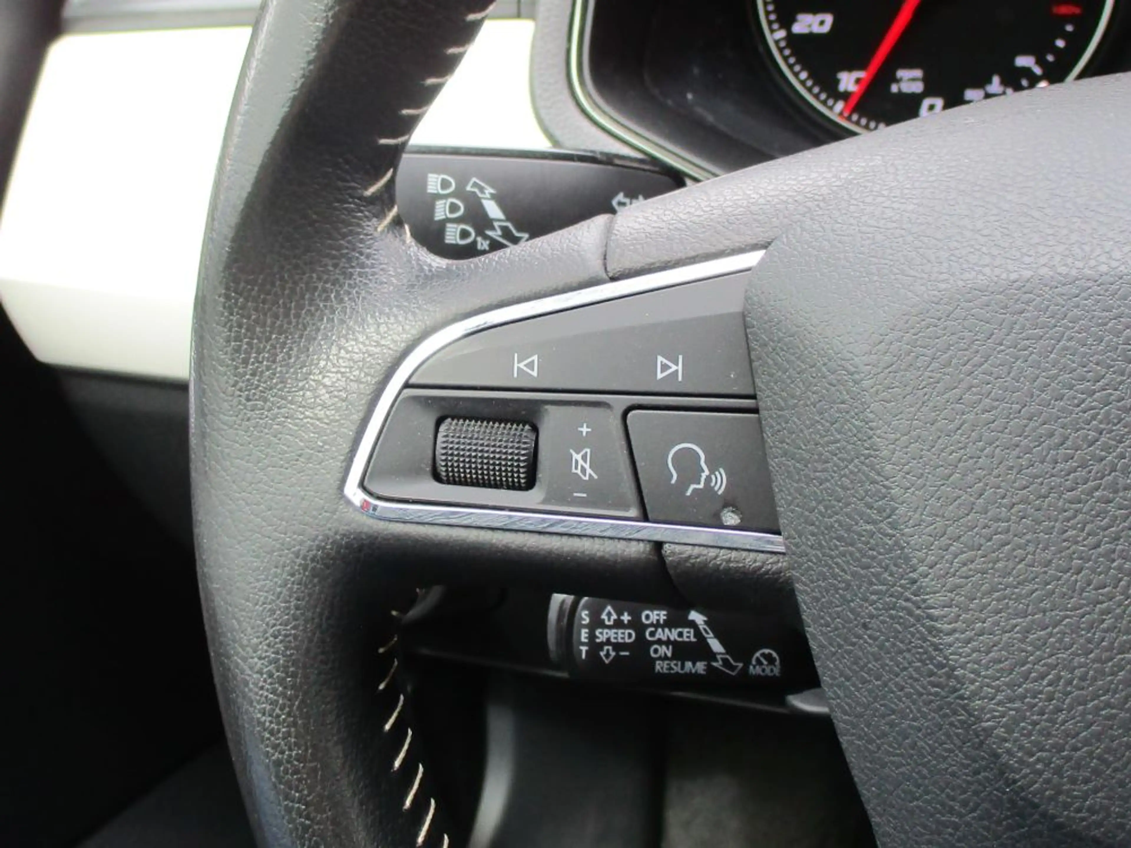 SEAT Arona Xcellence ACC*BLIS*LED*Navi*Kamera*KeyFree — photo 8
