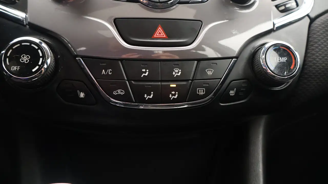 Chevrolet Cruze photo Chevrolet Cruze
