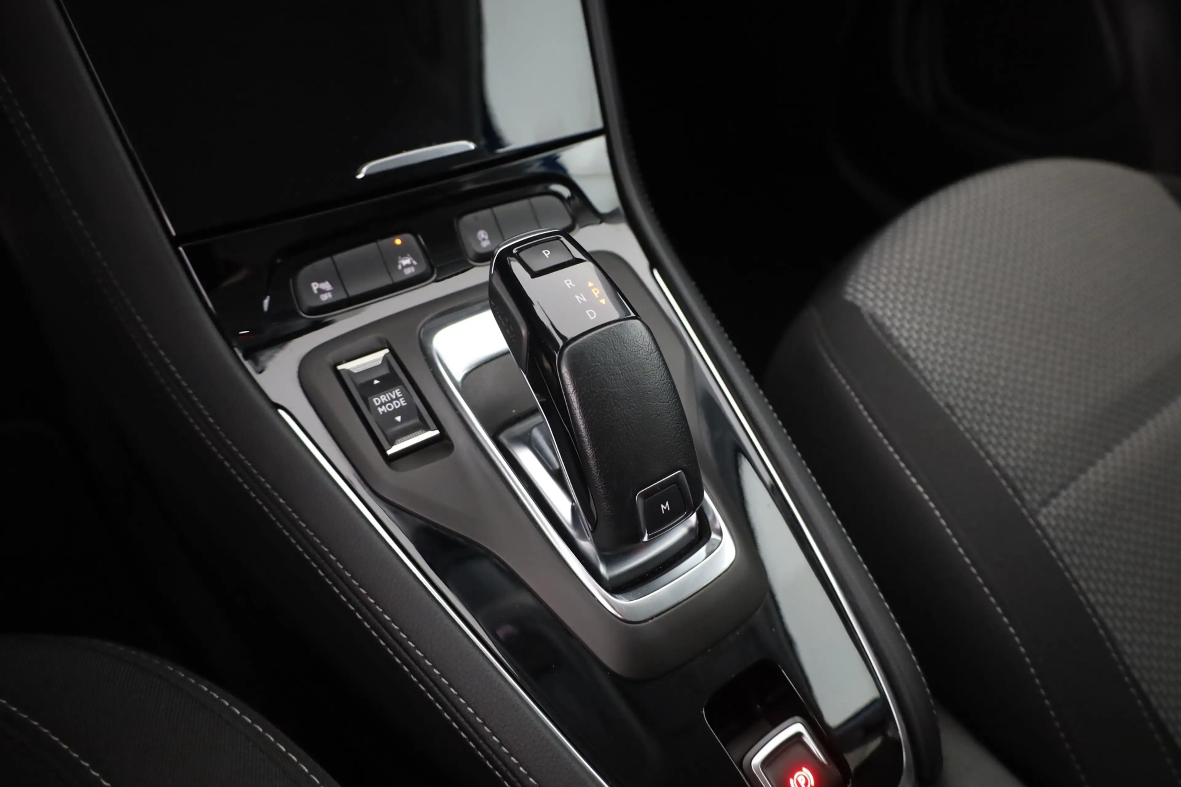 Opel Grandland 1.2 Turbo Aut. GS Line LED Navi AHK — photo 14