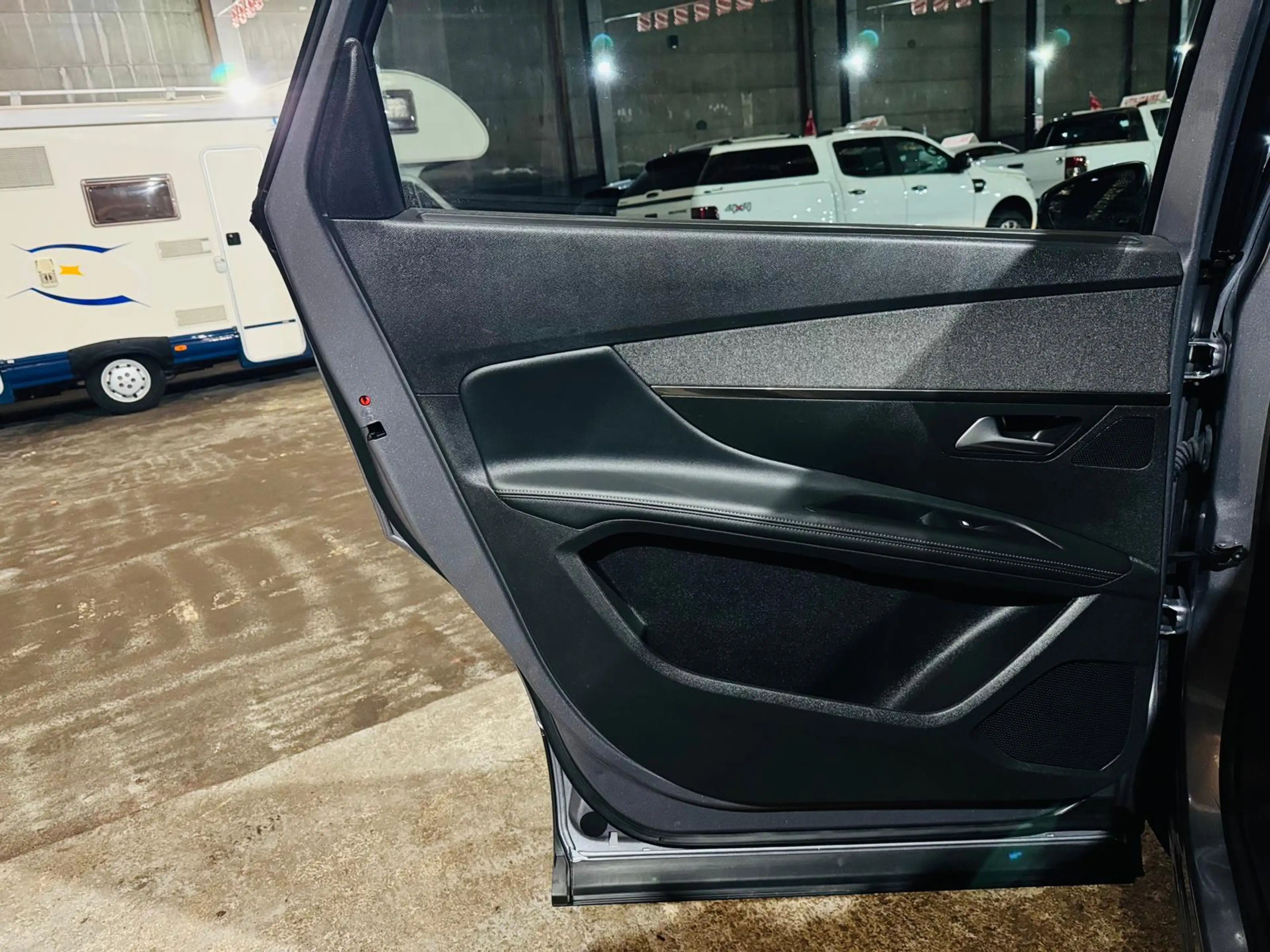 Peugeot 5008 5008 1.5 BlueHDi Allure 7Places Cuir GPS Caméra Xénon LED CarPlay — photo 18