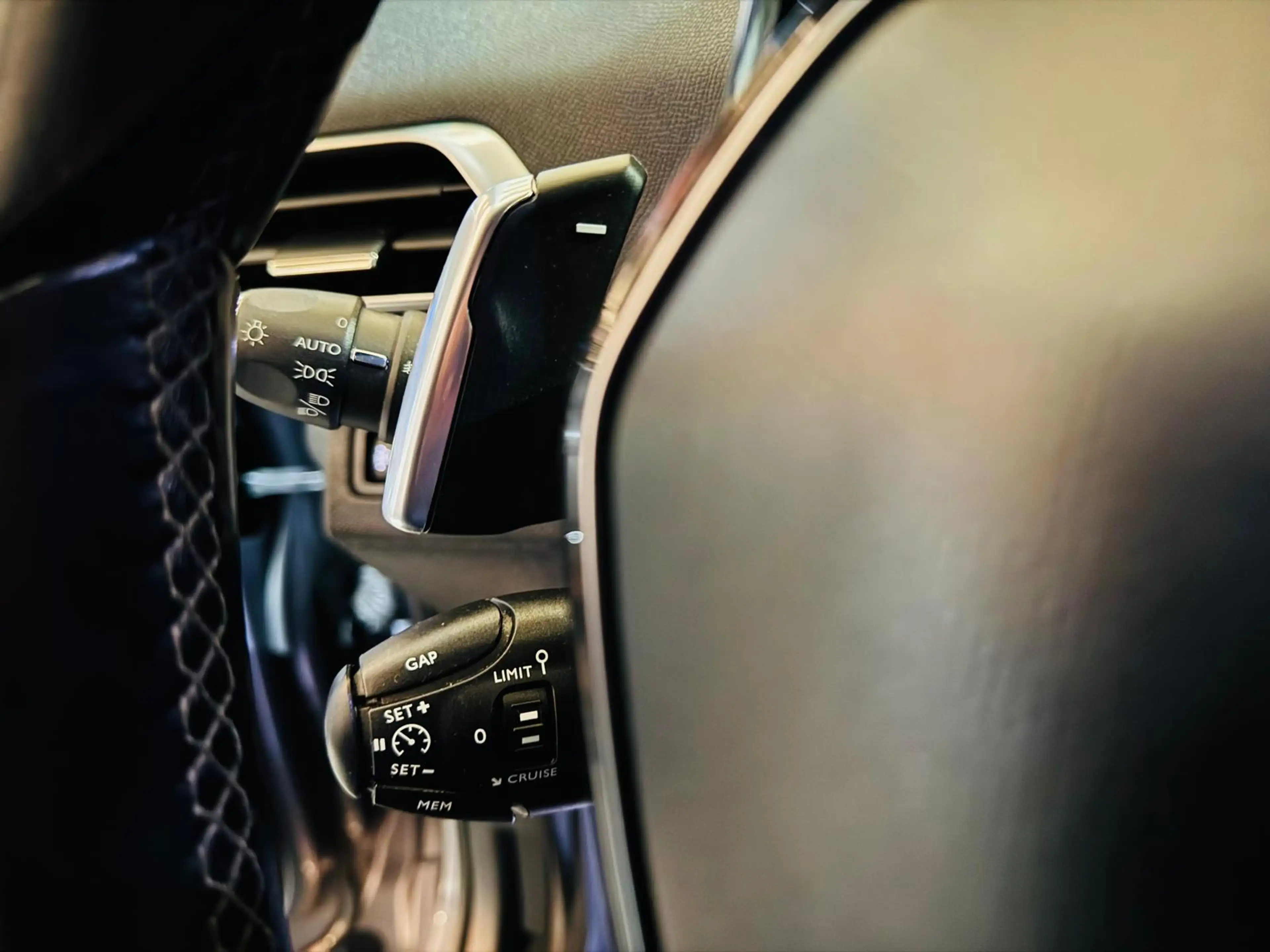 Peugeot 5008 5008 1.5 BlueHDi Allure 7Places Cuir GPS Caméra Xénon LED CarPlay — photo 36