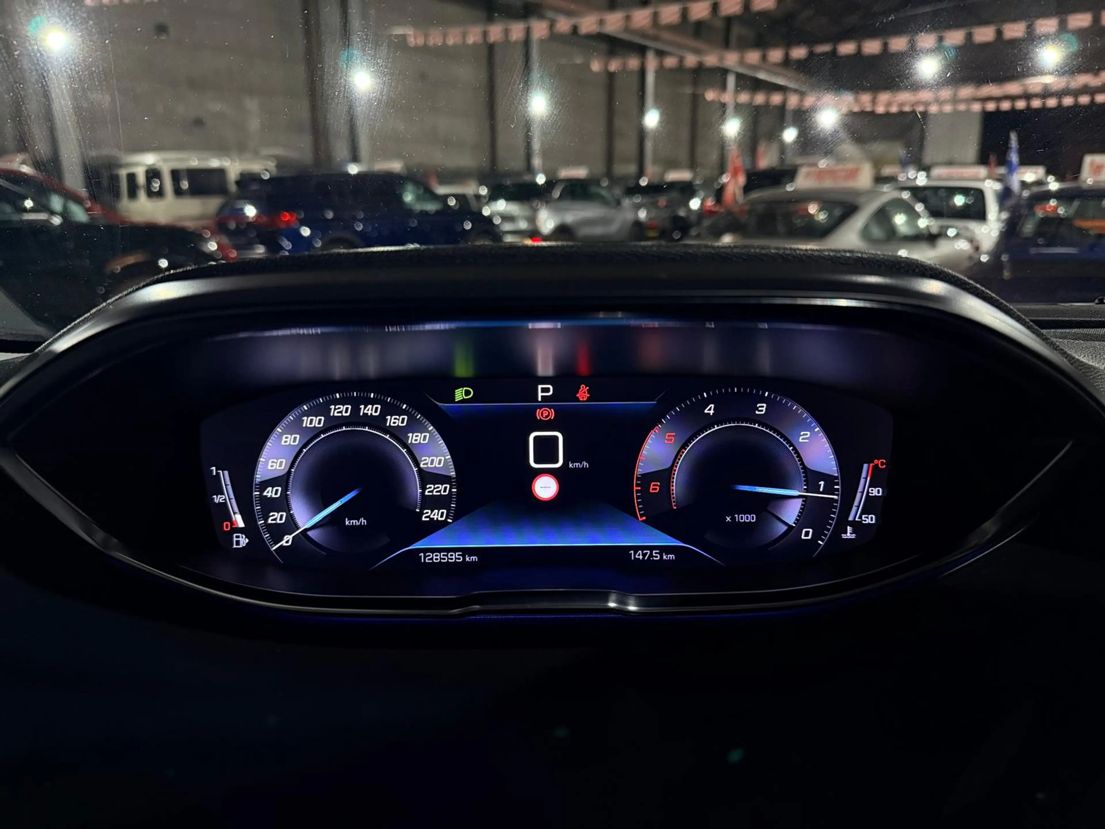 Peugeot 5008 5008 1.5 BlueHDi Allure 7Places Cuir GPS Caméra Xénon LED CarPlay — photo 40