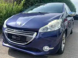 Peugeot 208 1.6i ESSENCE 120CV