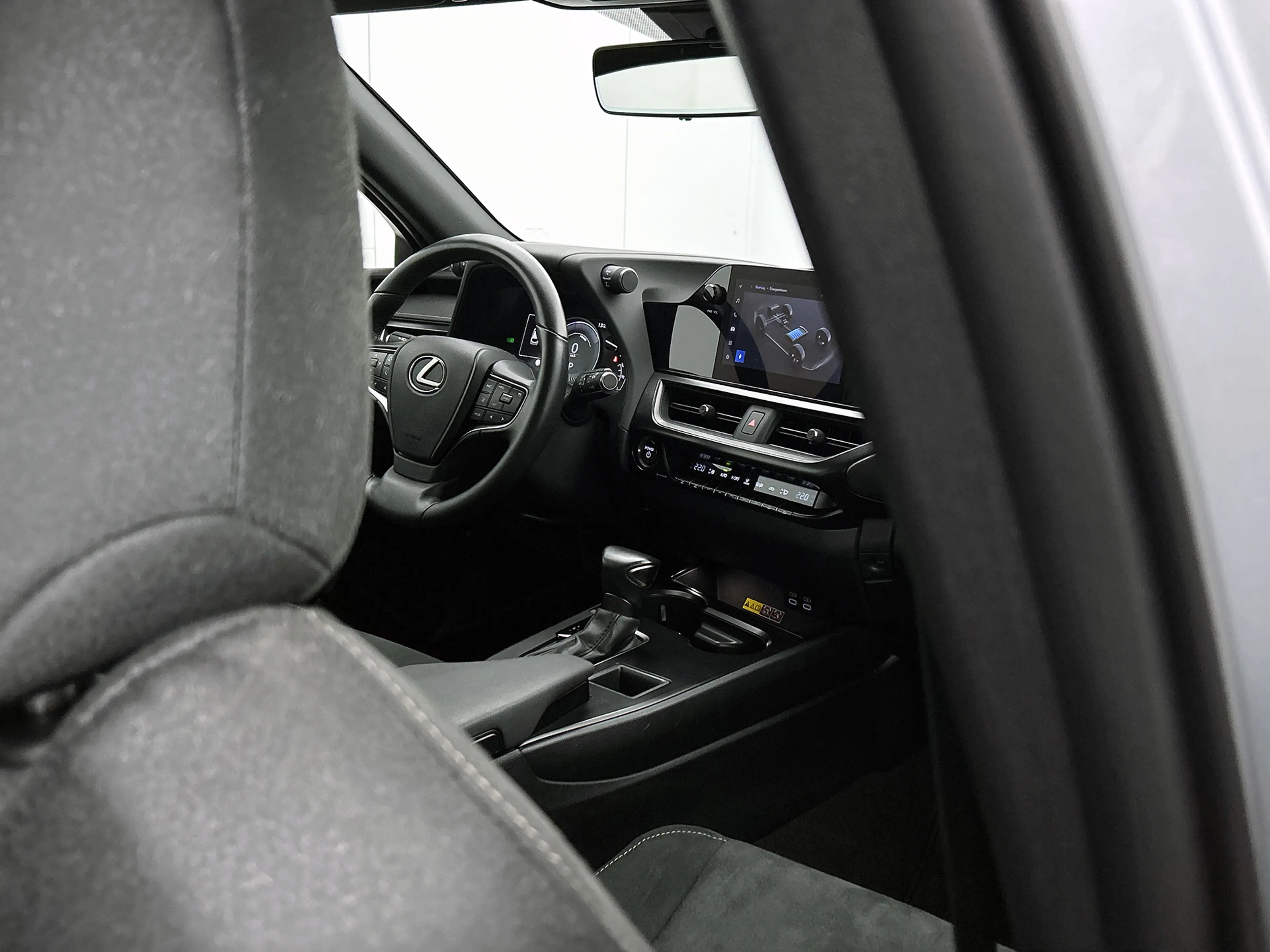 Lexus UX 250h Urban Line | Apple Carplay/ Android Auto | Cruise — photo 12