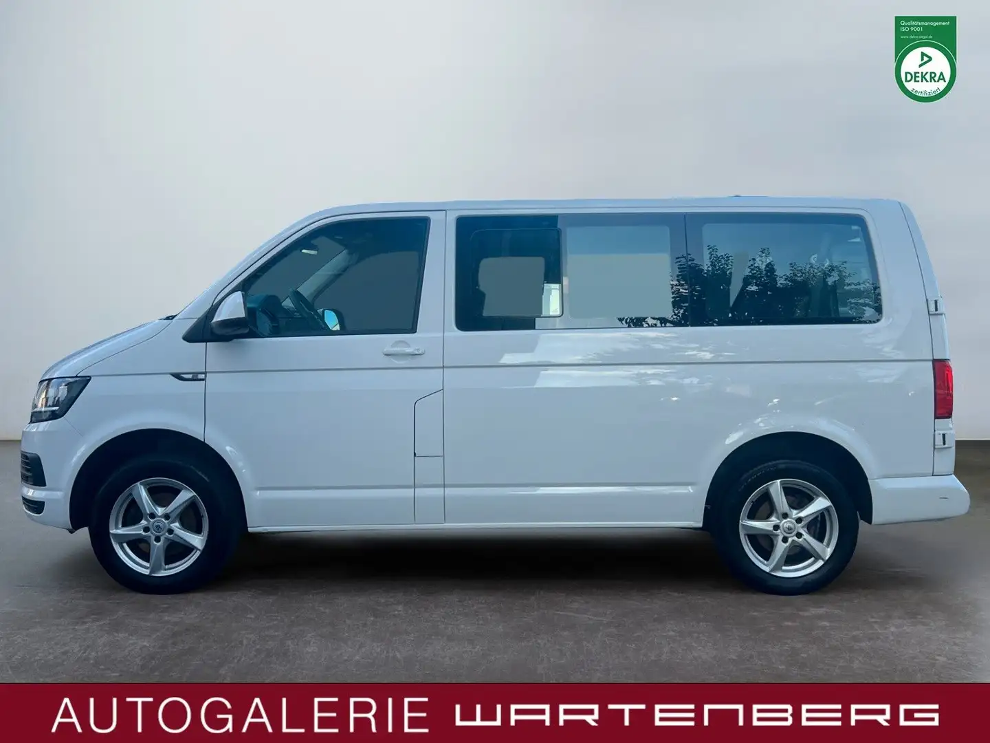 Volkswagen T6 Caravelle //7 SITZER//AHK//KLIMAAUTOMATIK// Weiß - 2