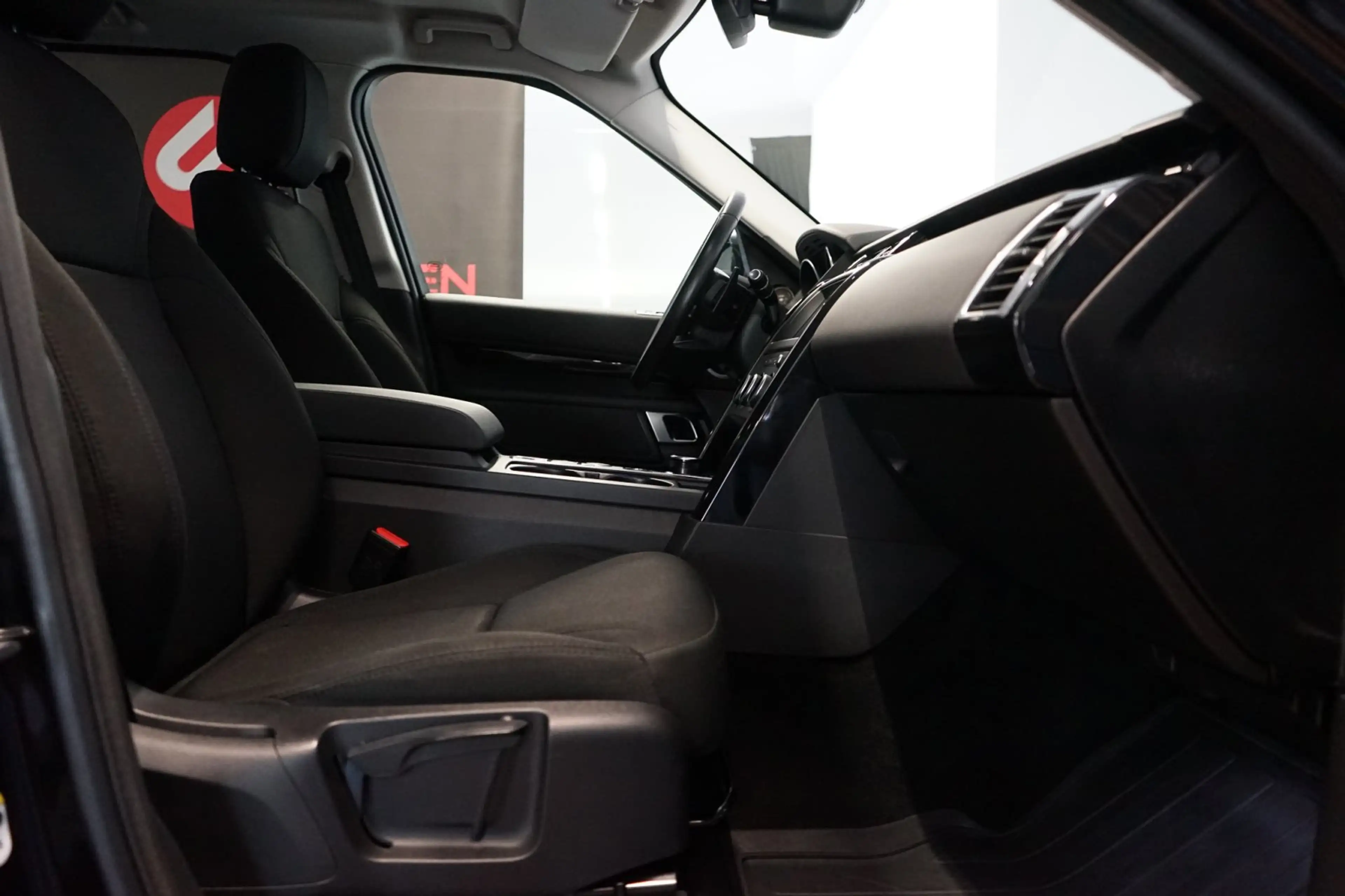 Land Rover Discovery 5 SD4 SE|BLACK|LED|NAVI|ACC — photo 11